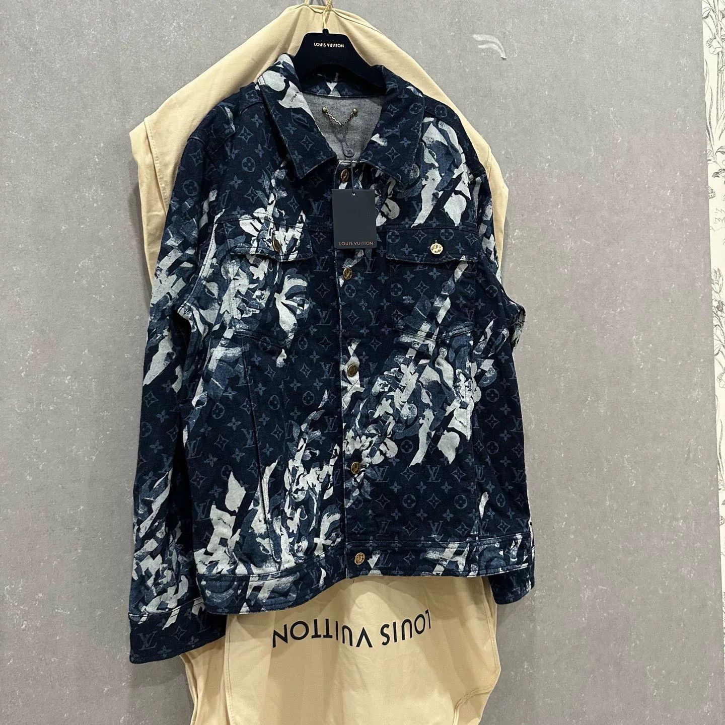 Louis Vuitton Louis Vuitton Tie-Dye Monogram Denim Jacket Size US L / EU 52-54 / 3 - 4 Thumbnail