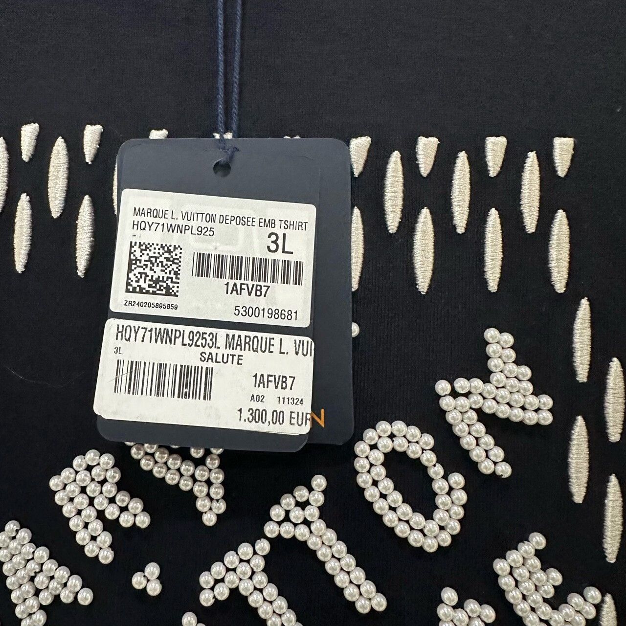 Louis Vuitton Louis Vuitton x Pharrell Beaded Logo Tee Size US XXL / EU 58 / 5 - 5 Thumbnail