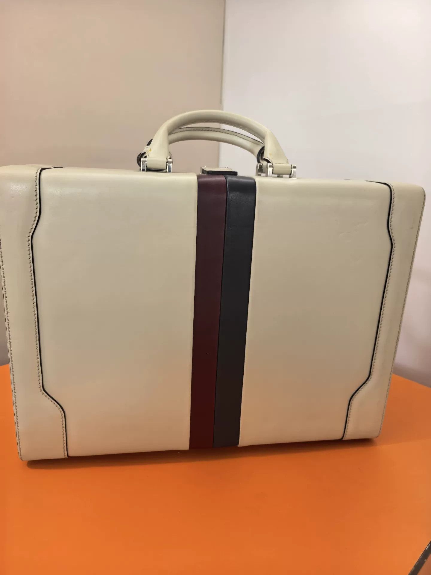 Gucci Gucci Vintage Hard Shell Travel Suitcase Size ONE SIZE - 2 Thumbnail