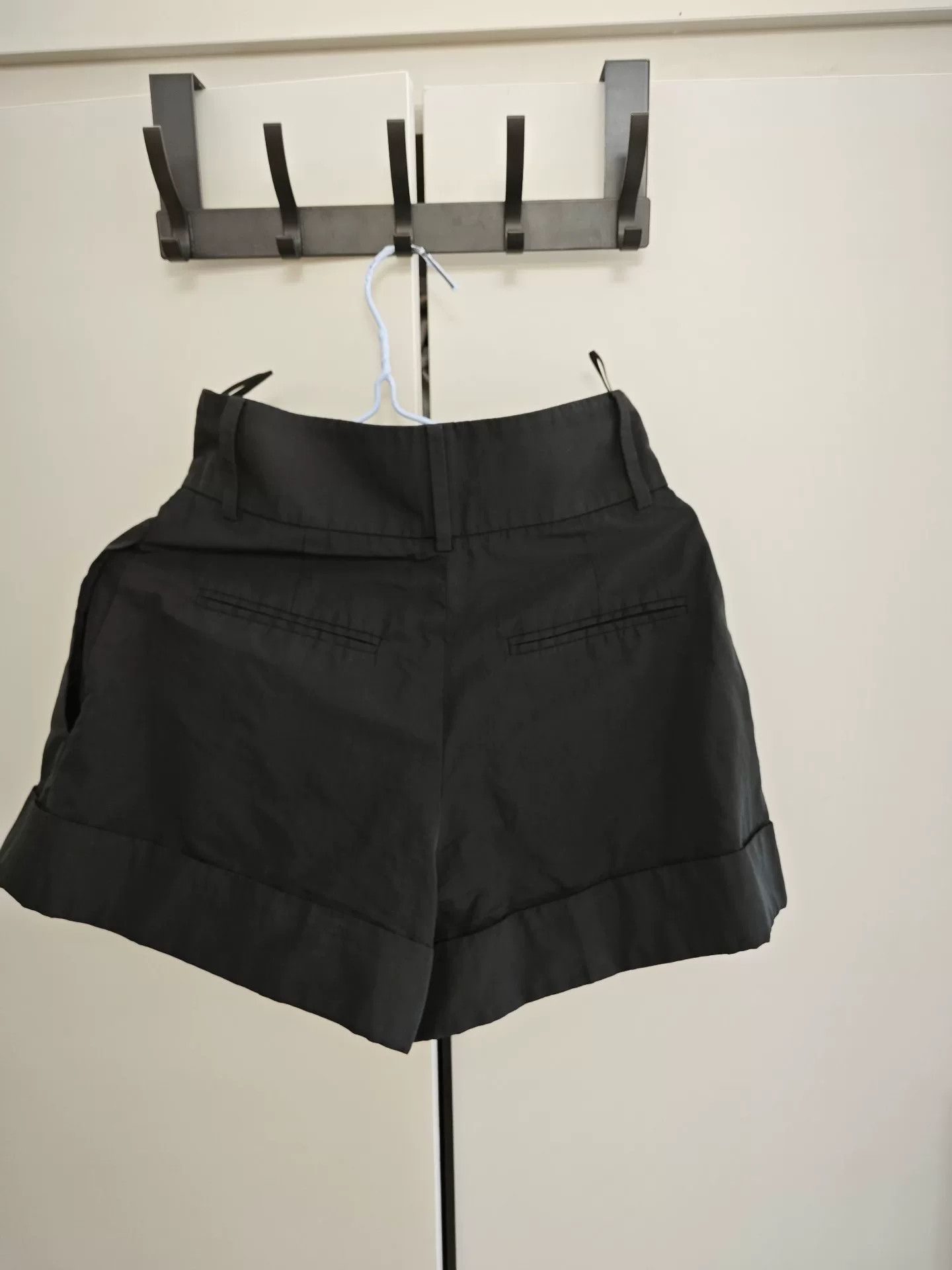 Valentino Valentino Women's Black Shorts Size 38 Size 38" / US 16 / IT 52 - 2 Thumbnail