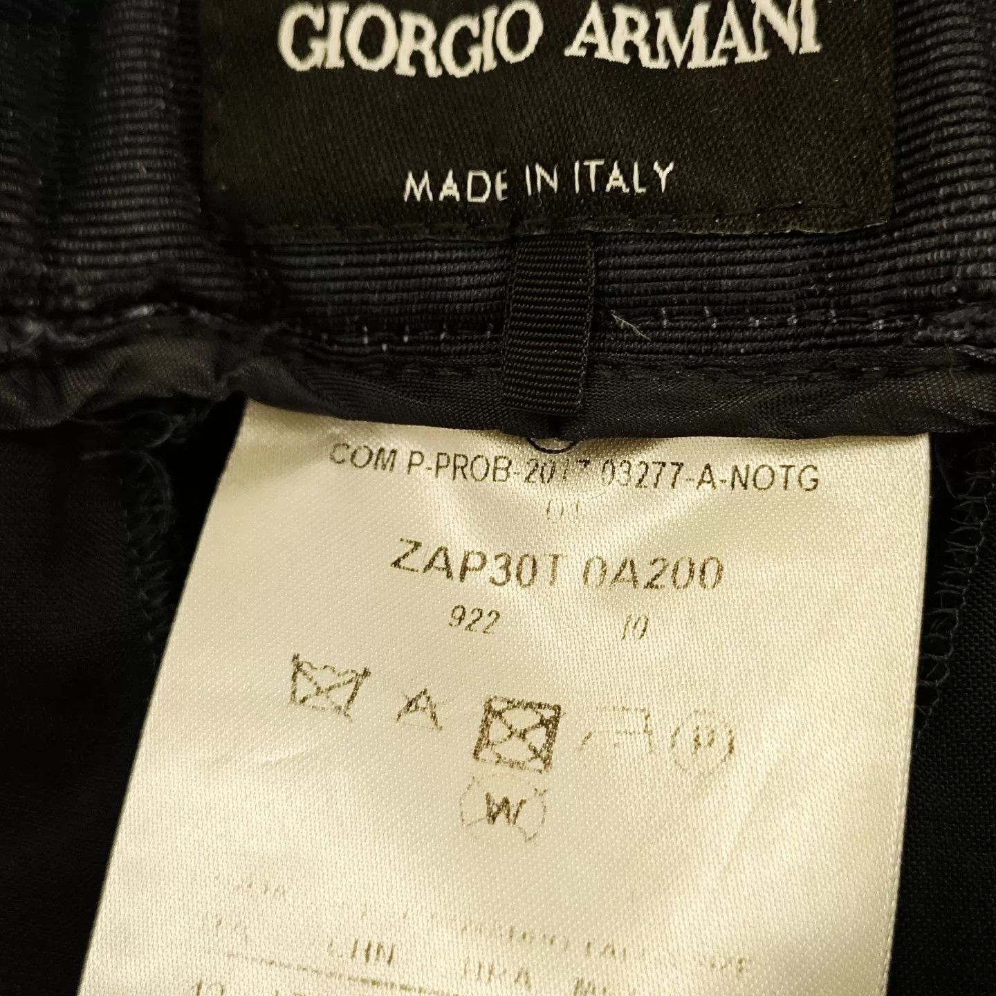 Giorgio Armani Giorgio Armani Velvet Dark Blue Jogger Pants Size US 26 / EU 42 - 3 Thumbnail