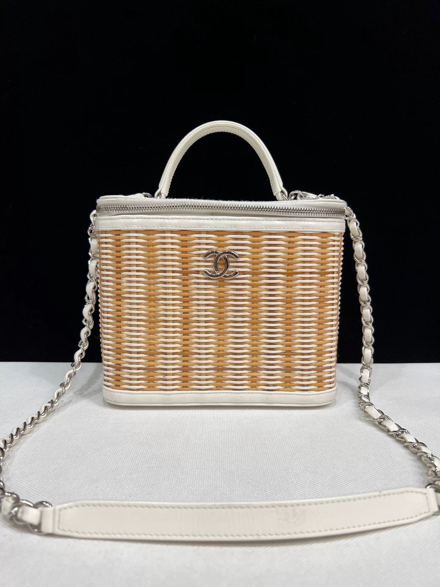 Chanel Pre-loved Bag Very good condition Size ONE SIZE - 2 Thumbnail
