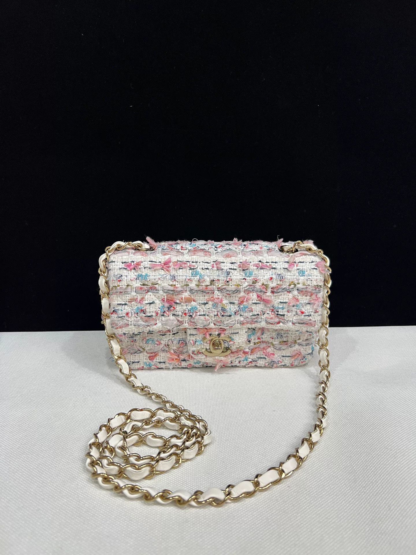 Chanel Pre-loved Bag Very good condition Size ONE SIZE - 2 Thumbnail