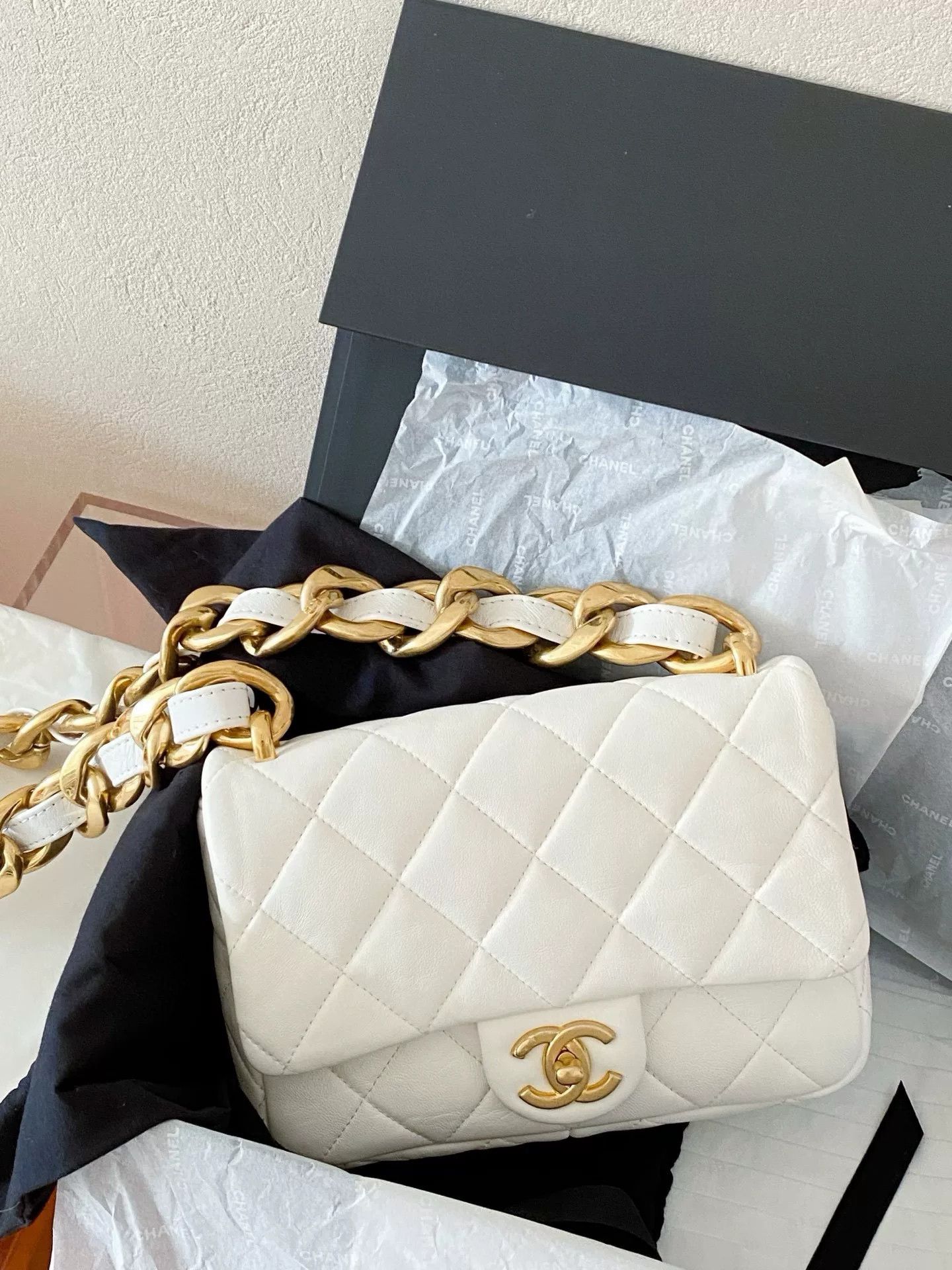 Chanel Pre-loved Bag Very good condition Size ONE SIZE - 3 Thumbnail
