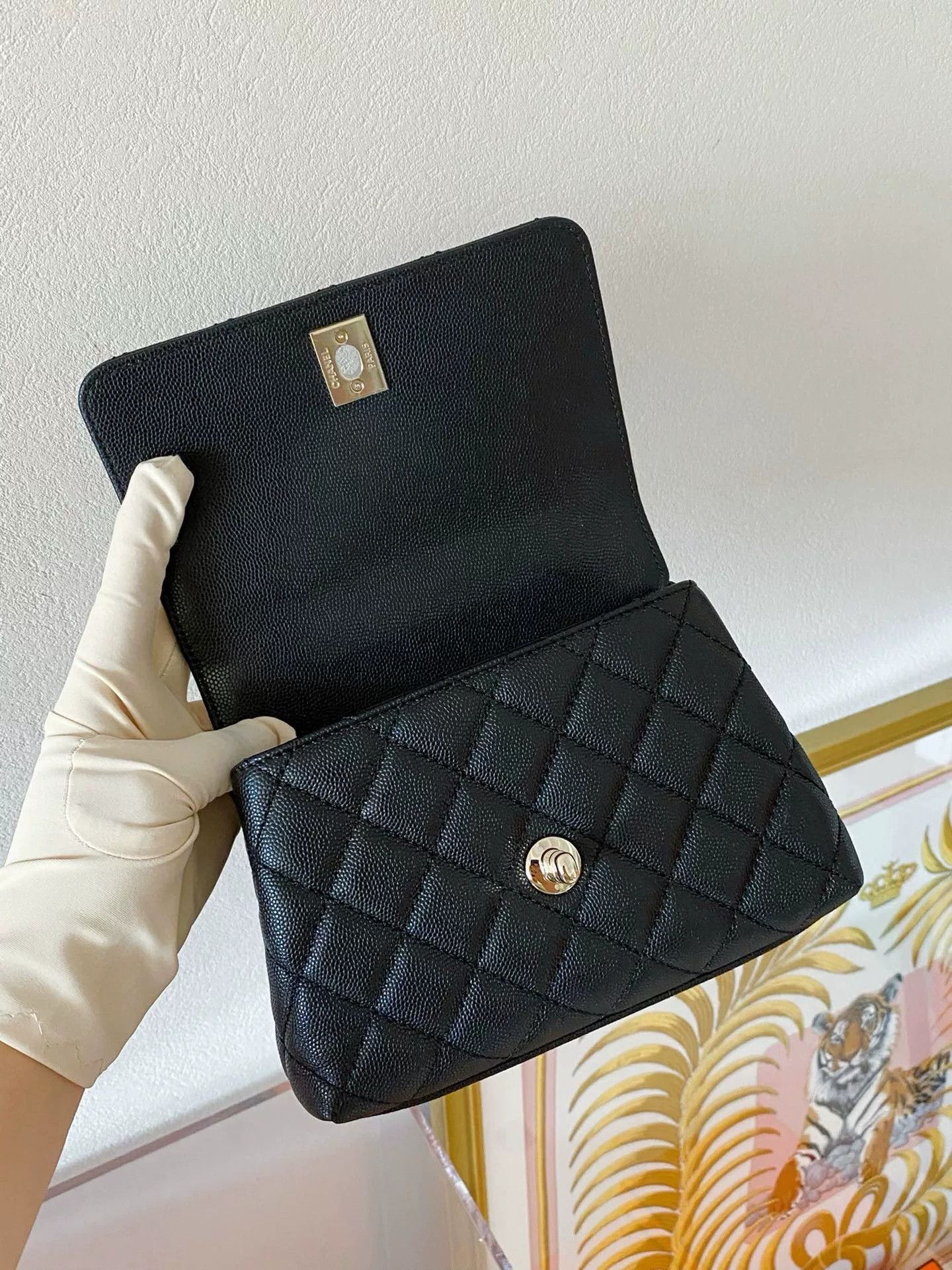 Chanel Pre-loved Bag Very good condition Size ONE SIZE - 6 Thumbnail