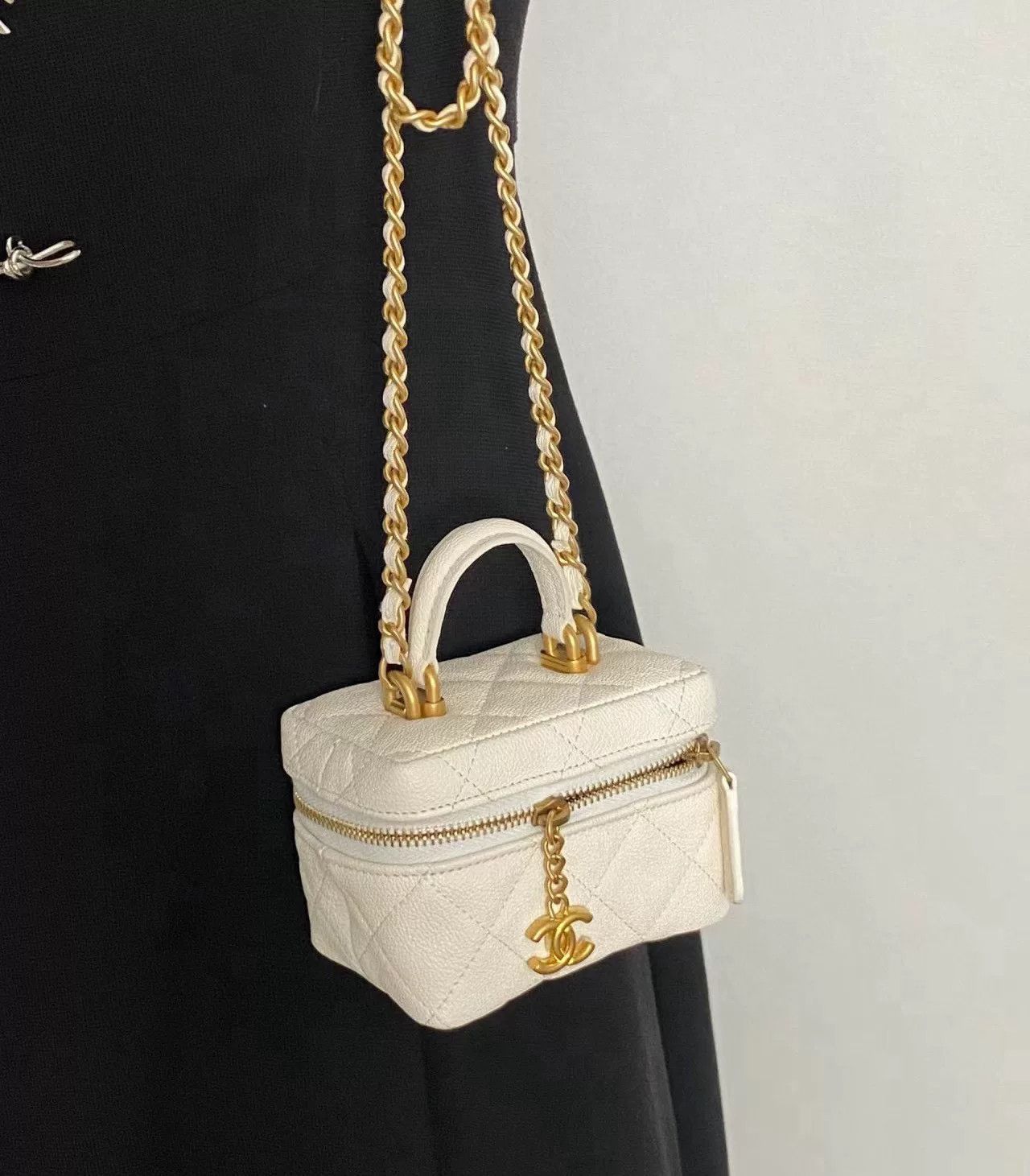 Chanel Pre-loved Bag Very good condition Size ONE SIZE - 7 Thumbnail