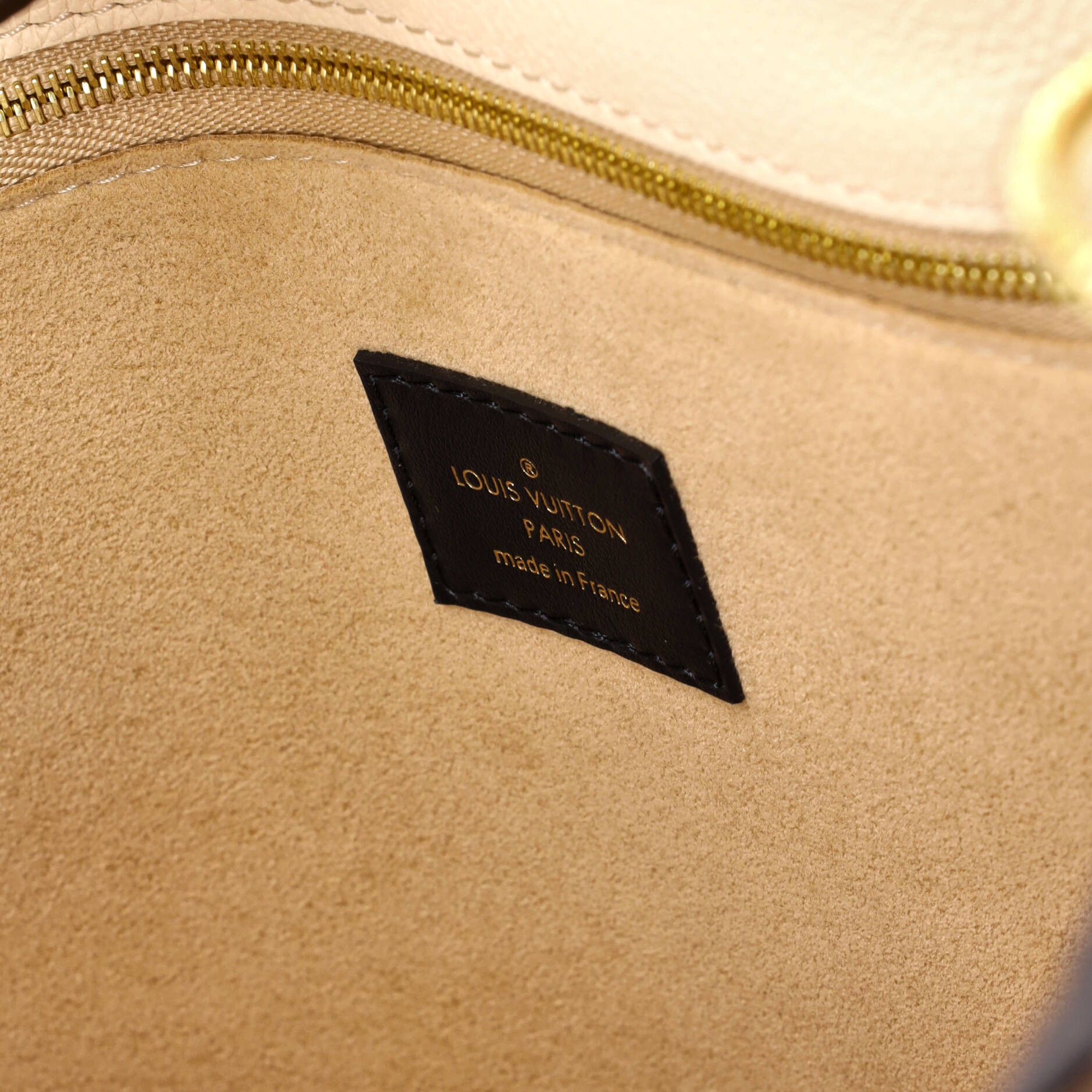 Louis Vuitton On My Side Tote Size ONE SIZE - 6 Thumbnail