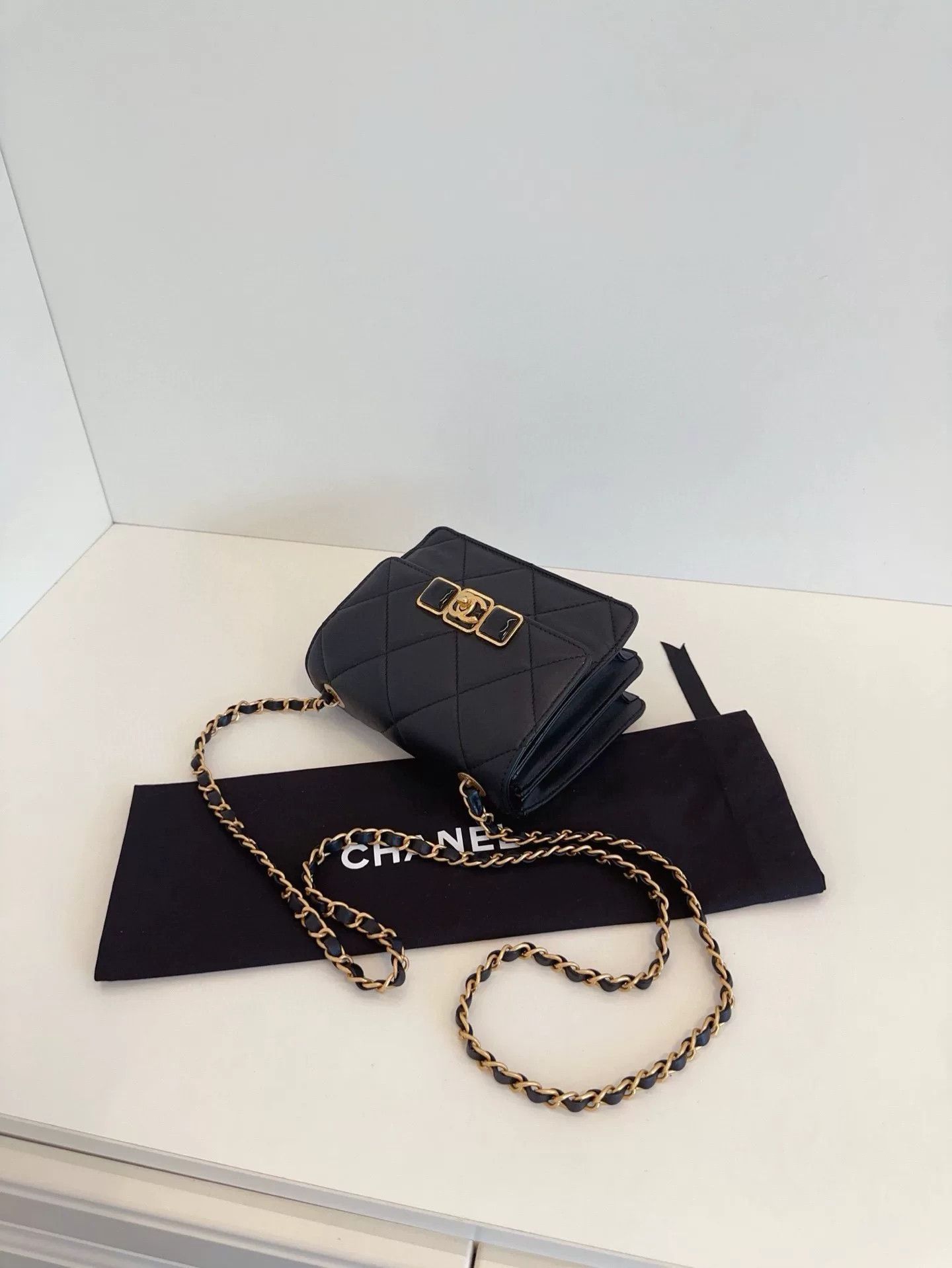 Chanel Pre-loved Bag Very good condition Size ONE SIZE - 4 Thumbnail