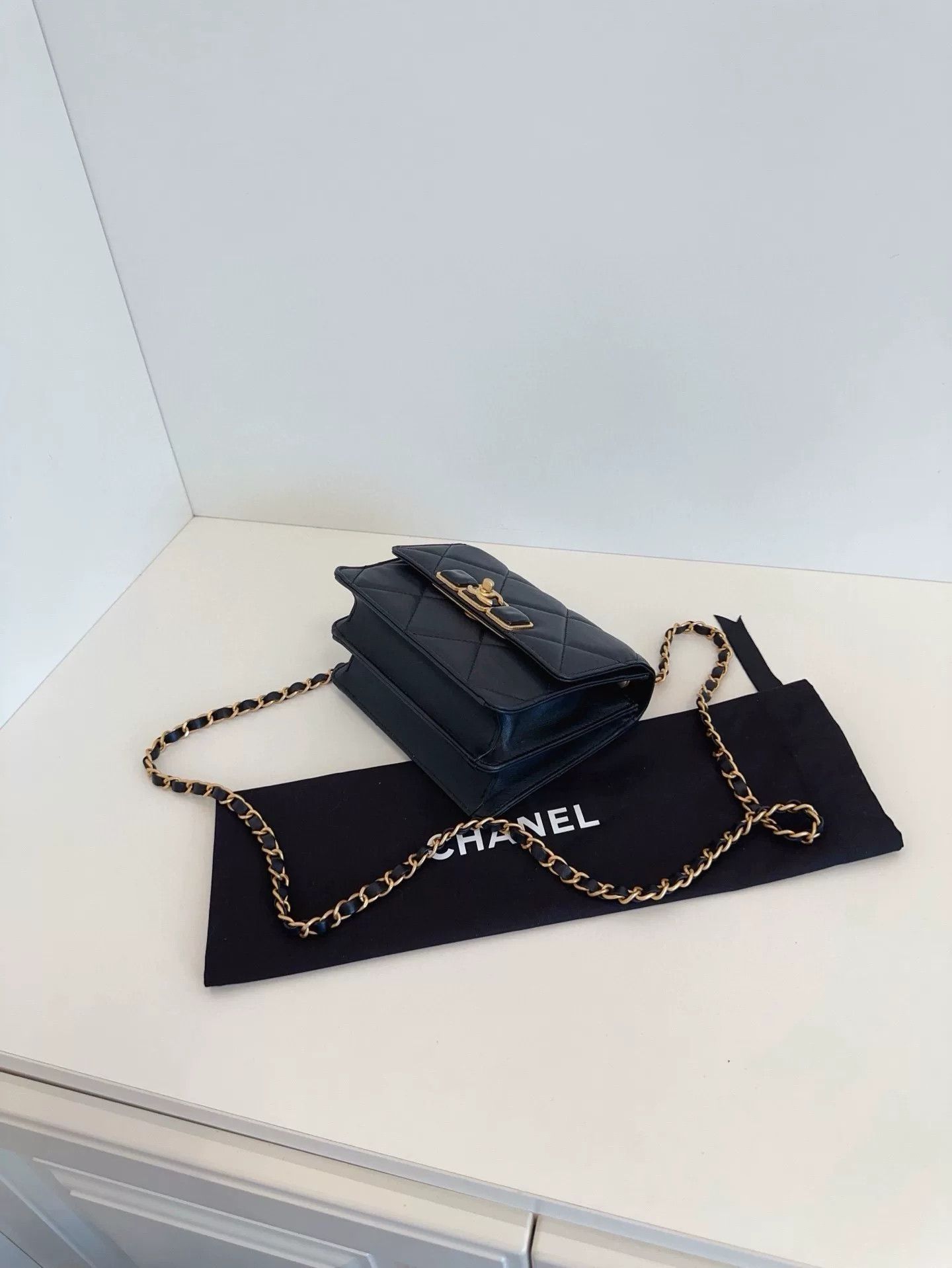 Chanel Pre-loved Bag Very good condition Size ONE SIZE - 5 Thumbnail