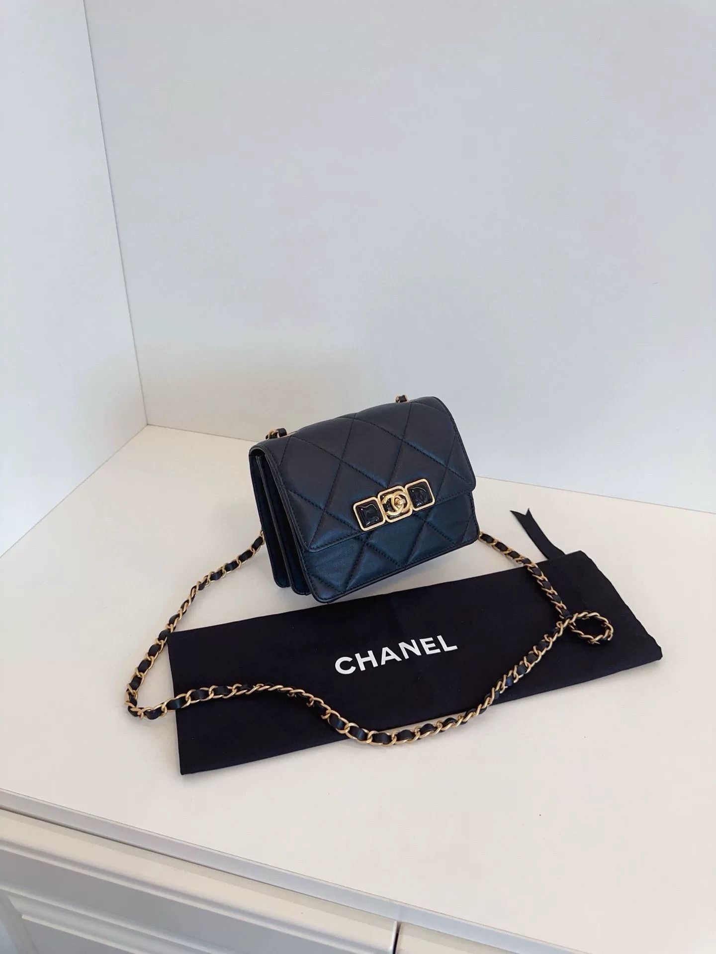 Chanel Pre-loved Bag Very good condition Size ONE SIZE - 2 Thumbnail