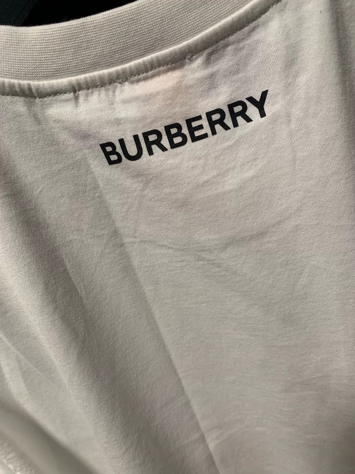 Burberry Burberry Graphic Tee with Unique Design Size US XS / EU 42 / 0 - 6 Thumbnail