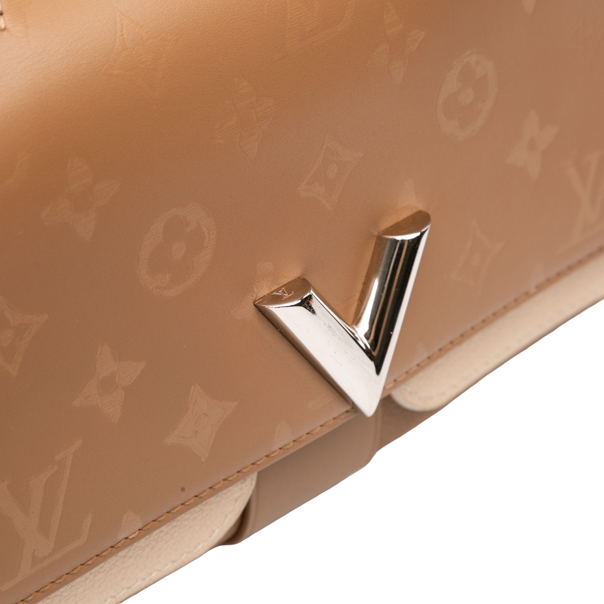 Louis Vuitton Louis Vuitton Bicolor Monogram Cuir Plume Ecume Very Chain Bag Size ONE SIZE - 7 Thumbnail