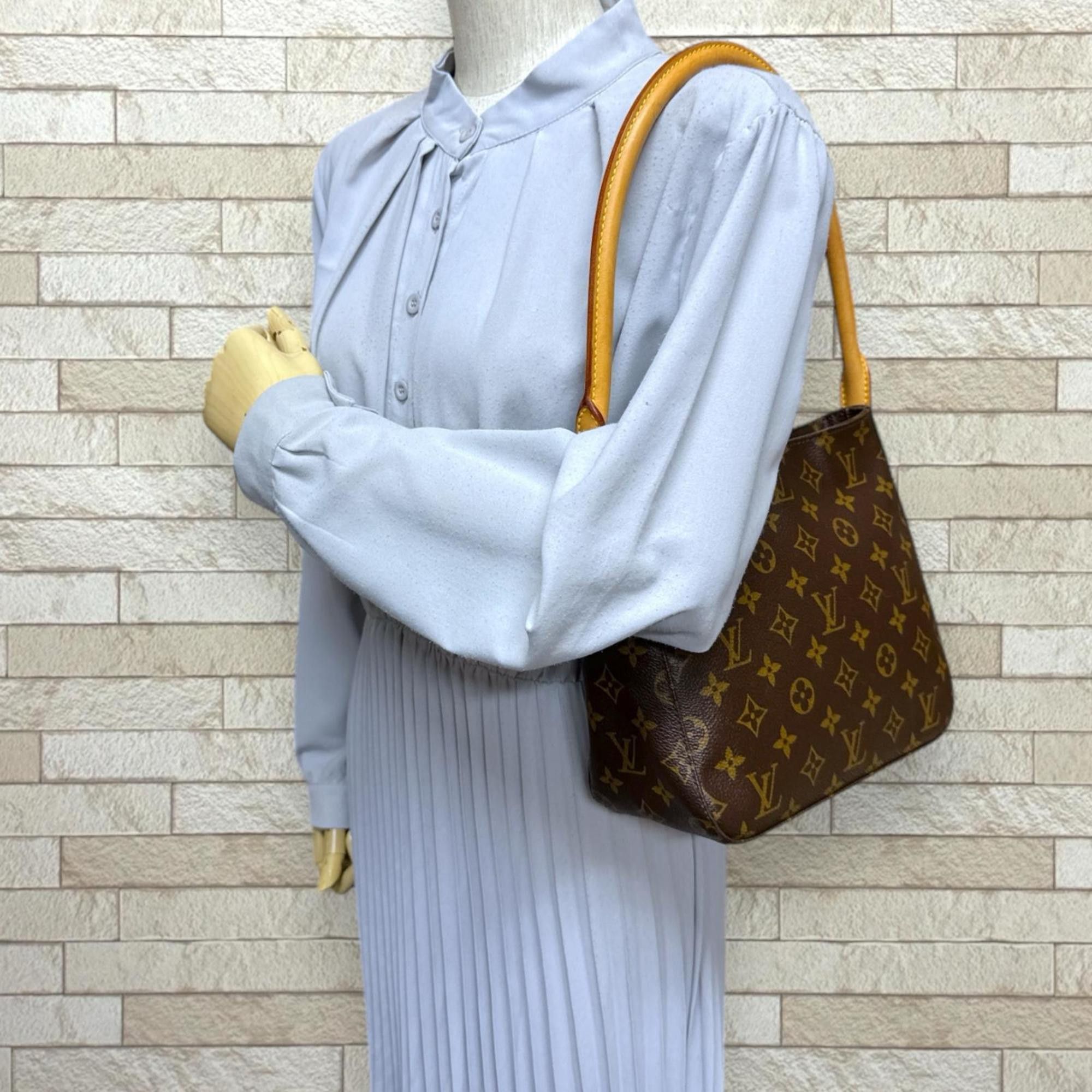 Louis Vuitton Pre-owned Louis Vuitton Looping MM Monogram Shoulder Bag in Brown Canvas (M51146) for Women. Size ONE SIZE - 2 Thumbnail