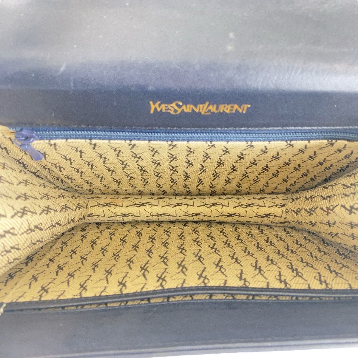 Yves Saint Laurent Yves Saint Laurent Yves Saint Laurent Logo Embossed Leather Shoulder Bag Leather Shoulder Bag DUTY FREE for USA Size ONE SIZE - 9 Thumbnail