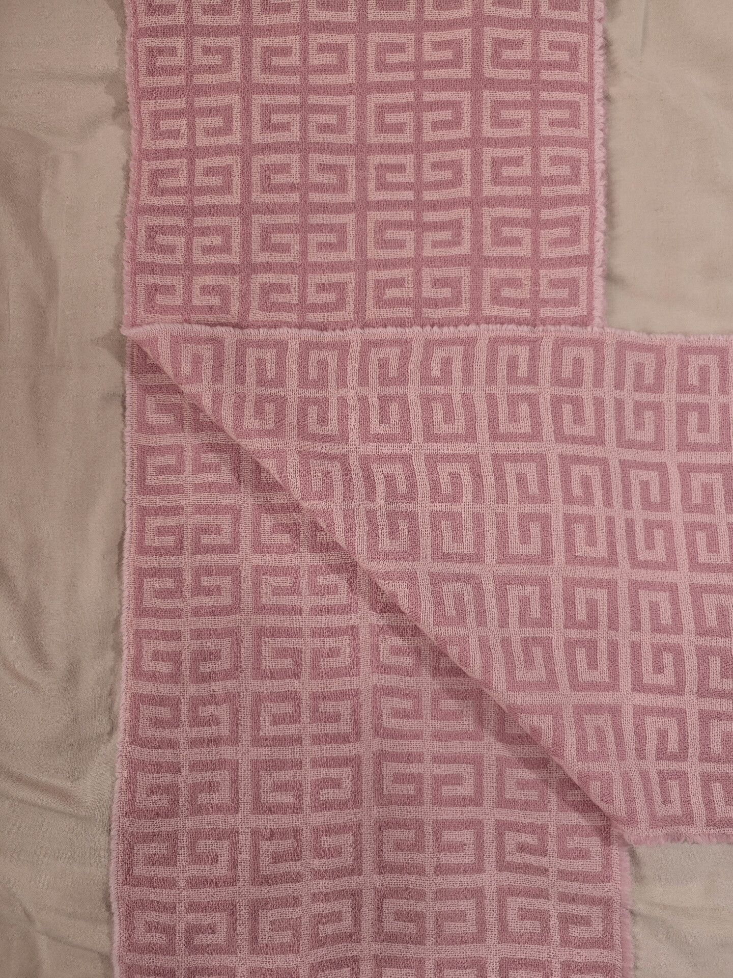 Givenchy Givenchy Italian Wool Scarf in Pink Size ONE SIZE - 3 Thumbnail