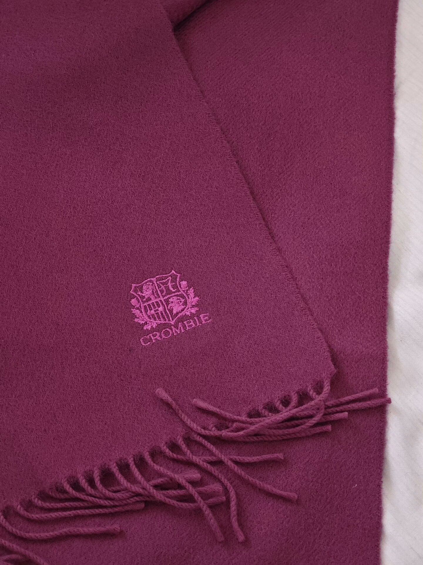 Johnstons Of Elgin Crombie Cashmere Scarf in Magenta Size ONE SIZE - 4 Thumbnail