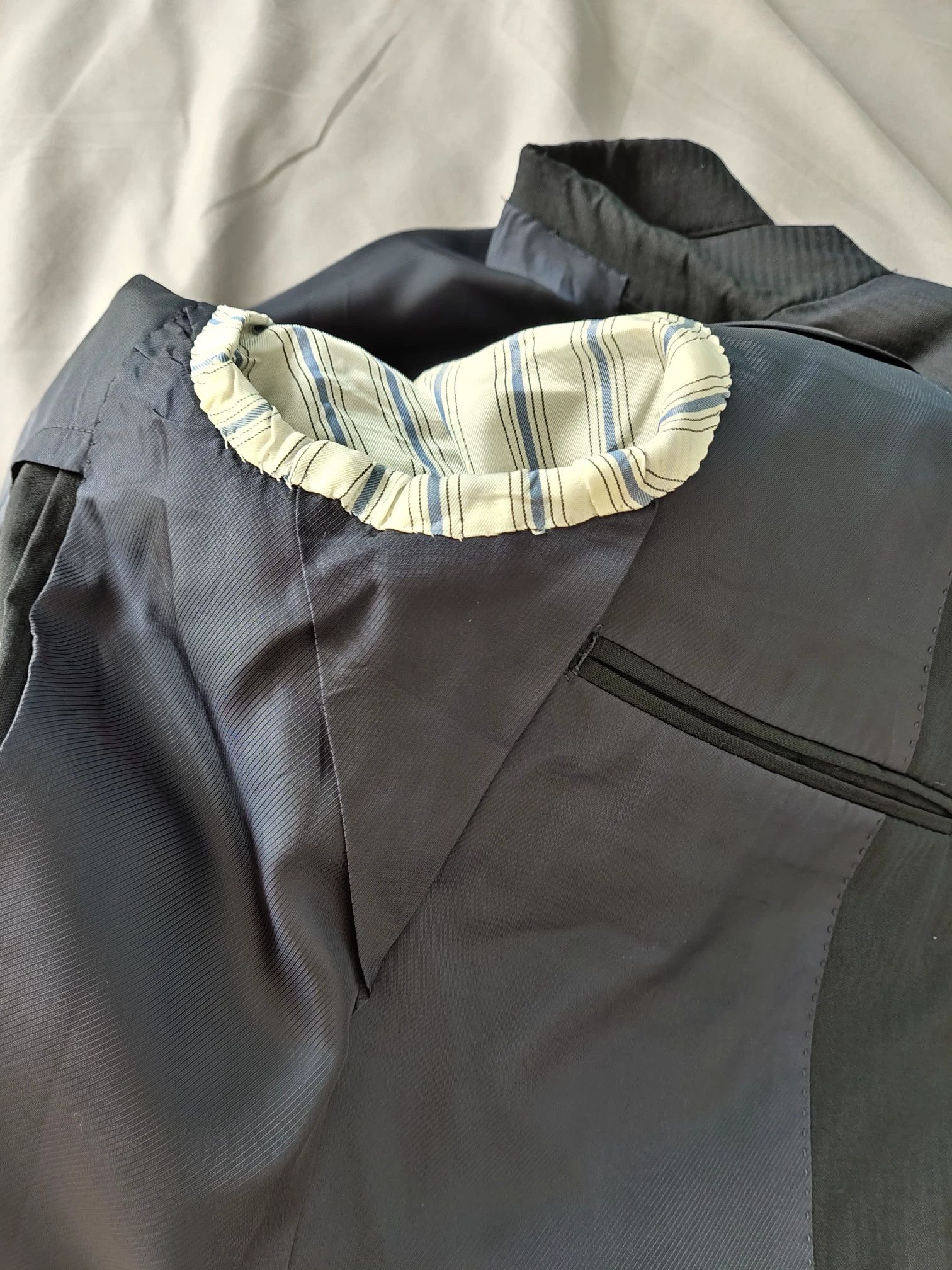 Kiton Custom Tailored Suit from Austria Size US S / EU 44-46 / 1 - 7 Thumbnail