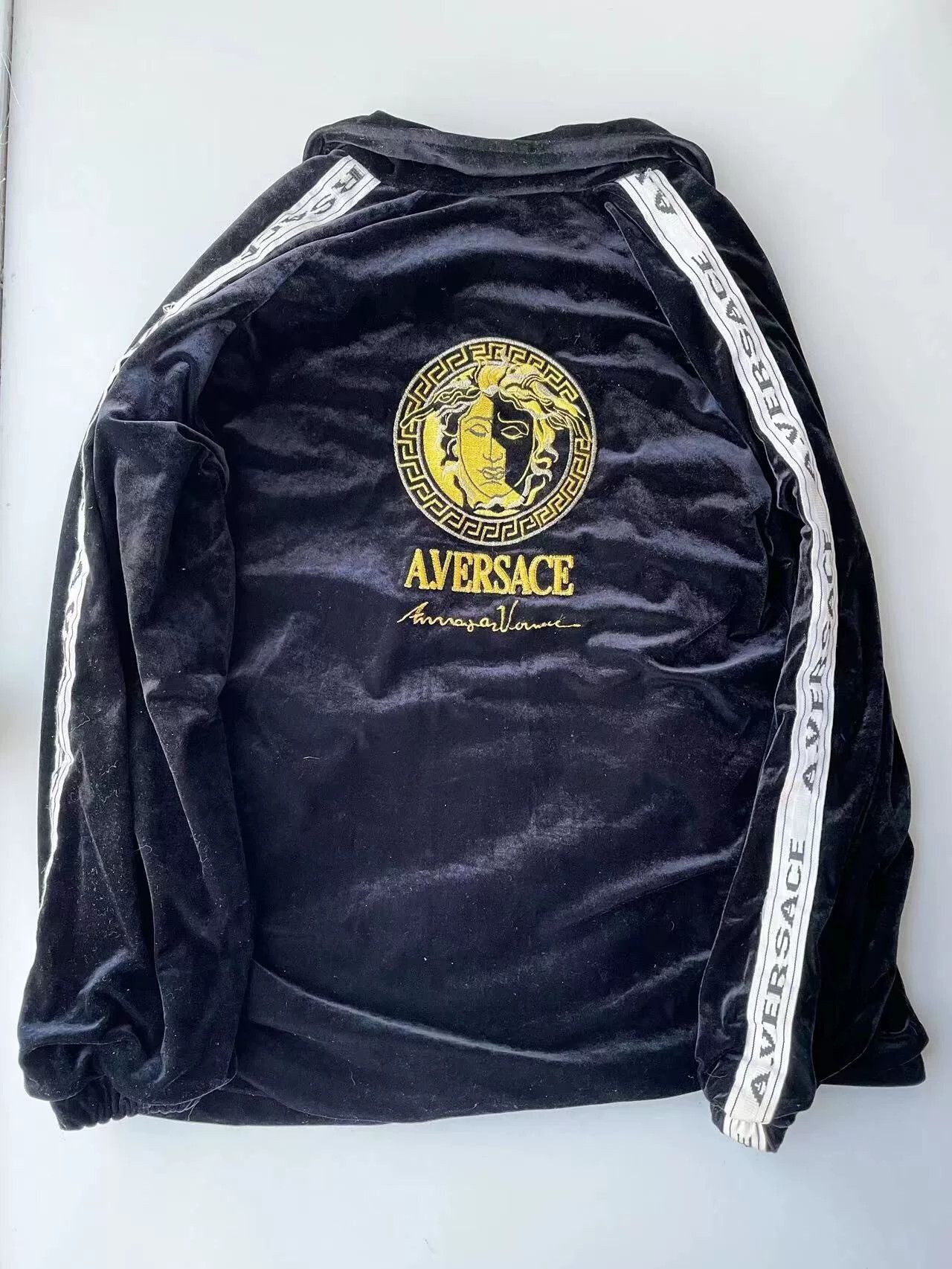 Versace Versace 90s Medusa Velvet Sweatshirt Size US M / EU 48-50 / 2 - 7 Thumbnail