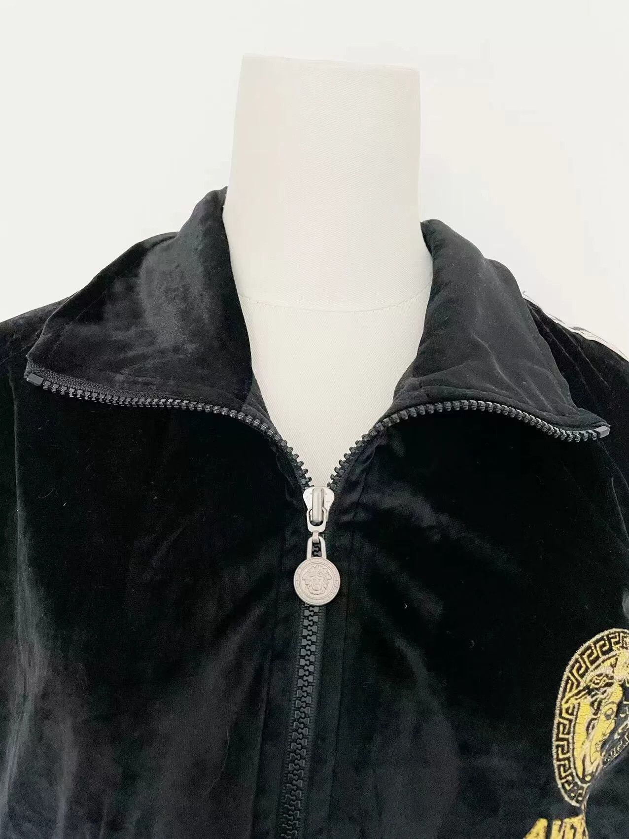 Versace Versace 90s Medusa Velvet Sweatshirt Size US M / EU 48-50 / 2 - 9 Thumbnail