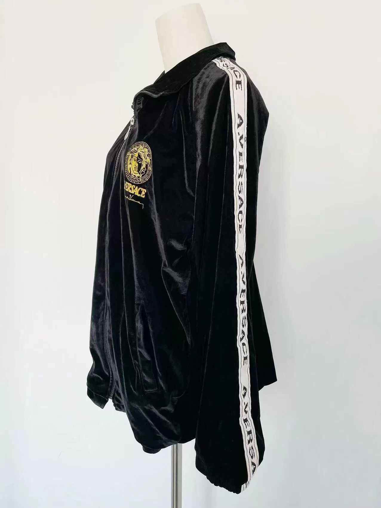 Versace Versace 90s Medusa Velvet Sweatshirt Size US M / EU 48-50 / 2 - 3 Thumbnail