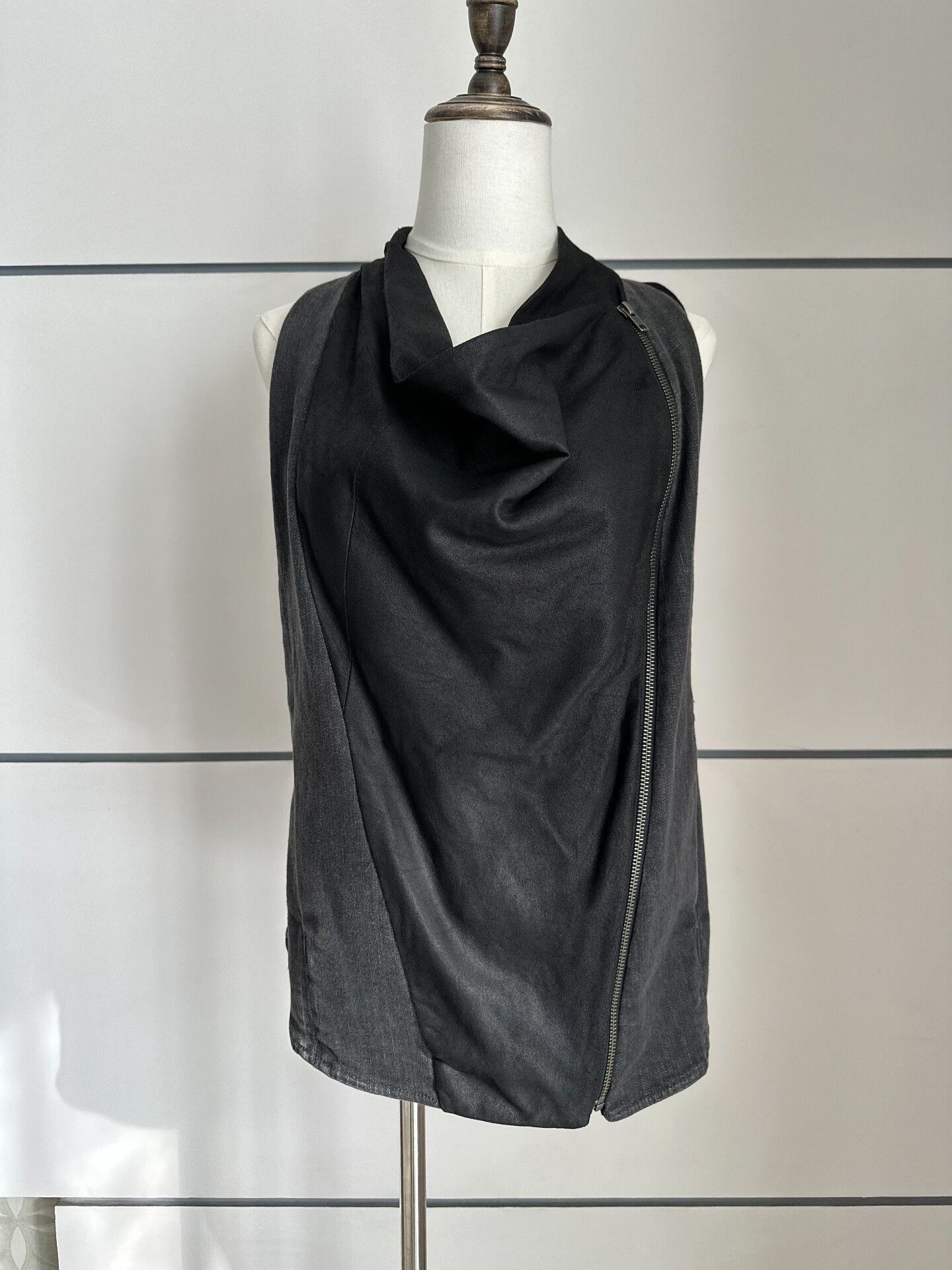 Helmut Lang Helmut Lang Stylish Black Vest Size M / US 6-8 / IT 42-44 - 3 Thumbnail