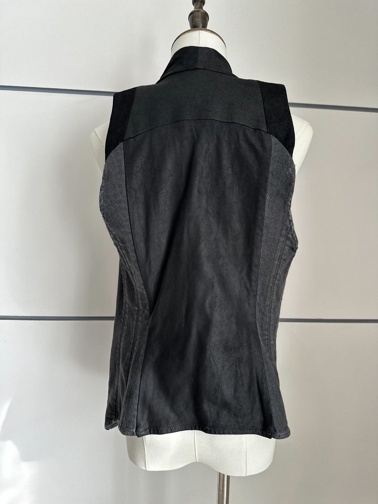 Helmut Lang Helmut Lang Stylish Black Vest Size M / US 6-8 / IT 42-44 - 2 Thumbnail