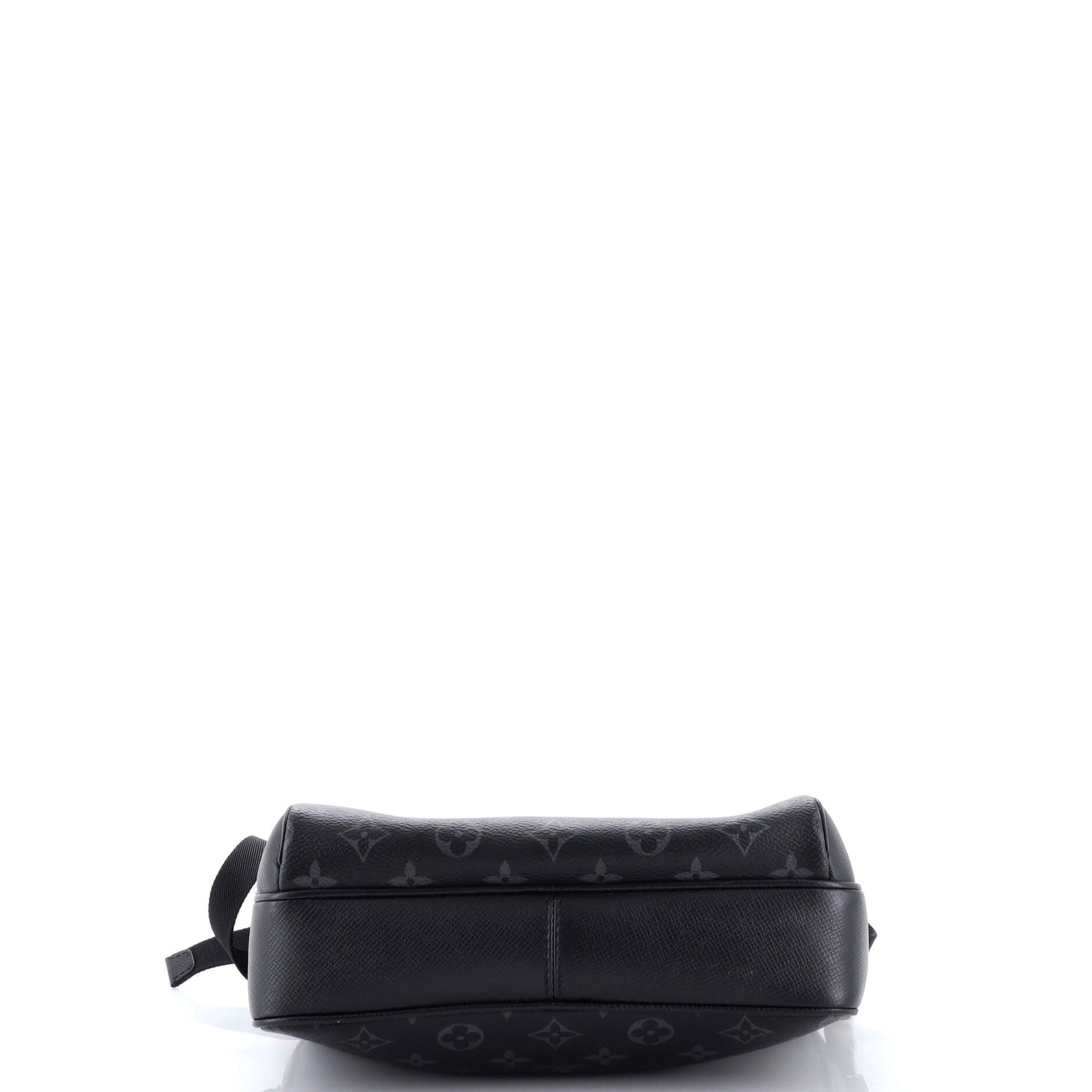 Louis Vuitton Outdoor Messenger Bag Size ONE SIZE - 4 Thumbnail