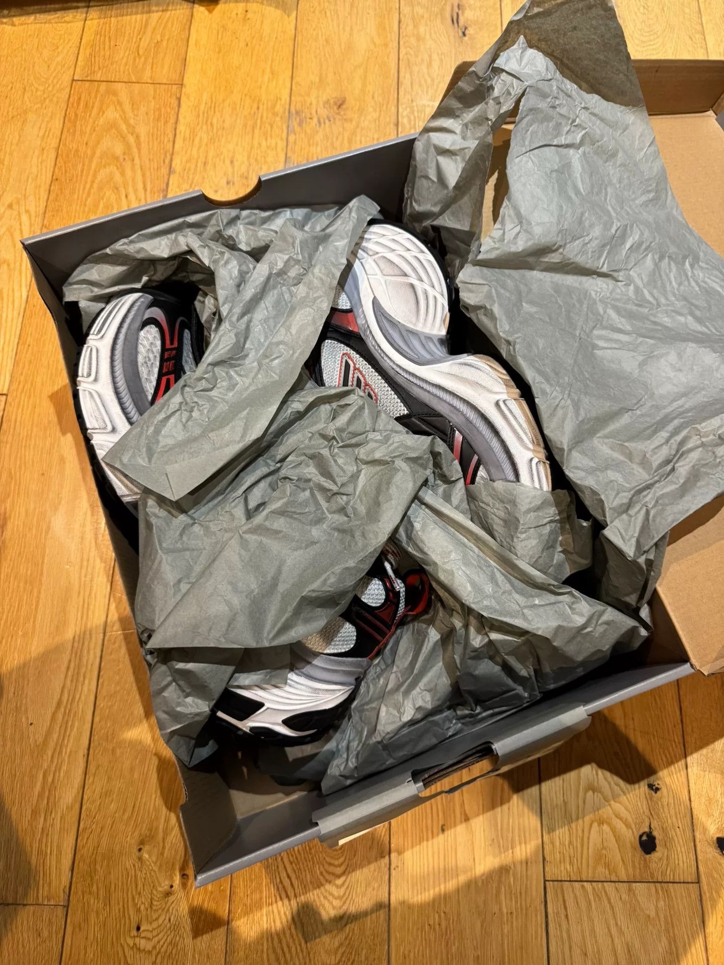 Balenciaga Balenciaga Sporty B Low Top Sneakers Size US 10 / EU 43 - 2 Thumbnail