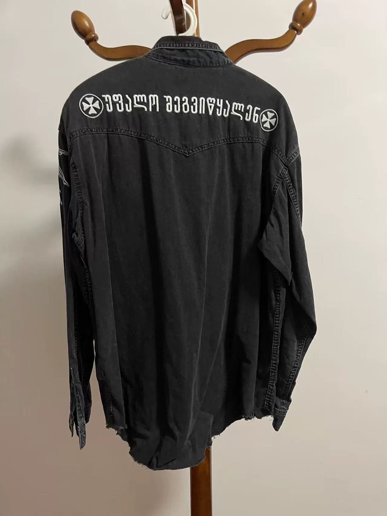 Vetements Vetements 19SS Religious Embroidered Shirt Size US XS / EU 42 / 0 - 2 Thumbnail