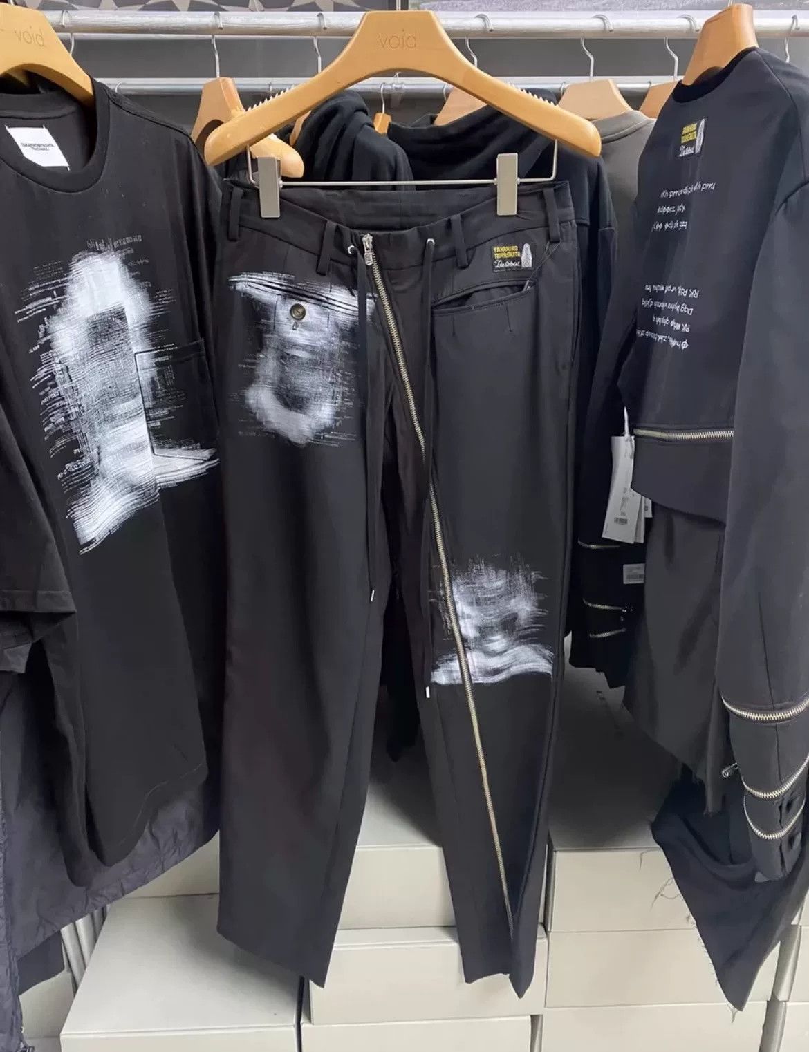 Takahiromiyashita The Soloist. Takahiro Miyashita Black Graffiti Pants Size US 34 / EU 50 - 2 Thumbnail