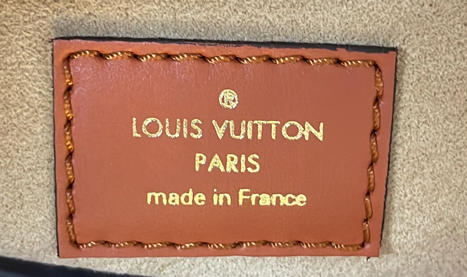 Louis Vuitton On My Side Tote Size ONE SIZE - 8 Thumbnail