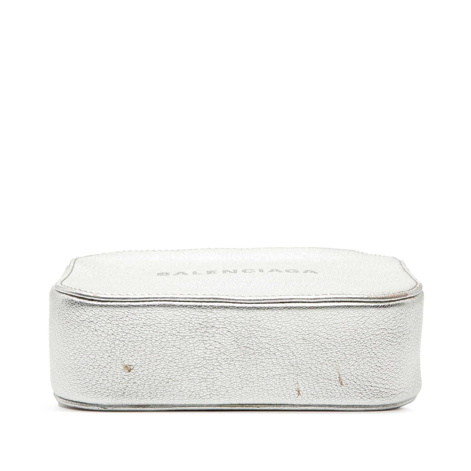 Balenciaga Balenciaga XS Metallic Leather Everyday Camera Bag Size ONE SIZE - 3 Thumbnail