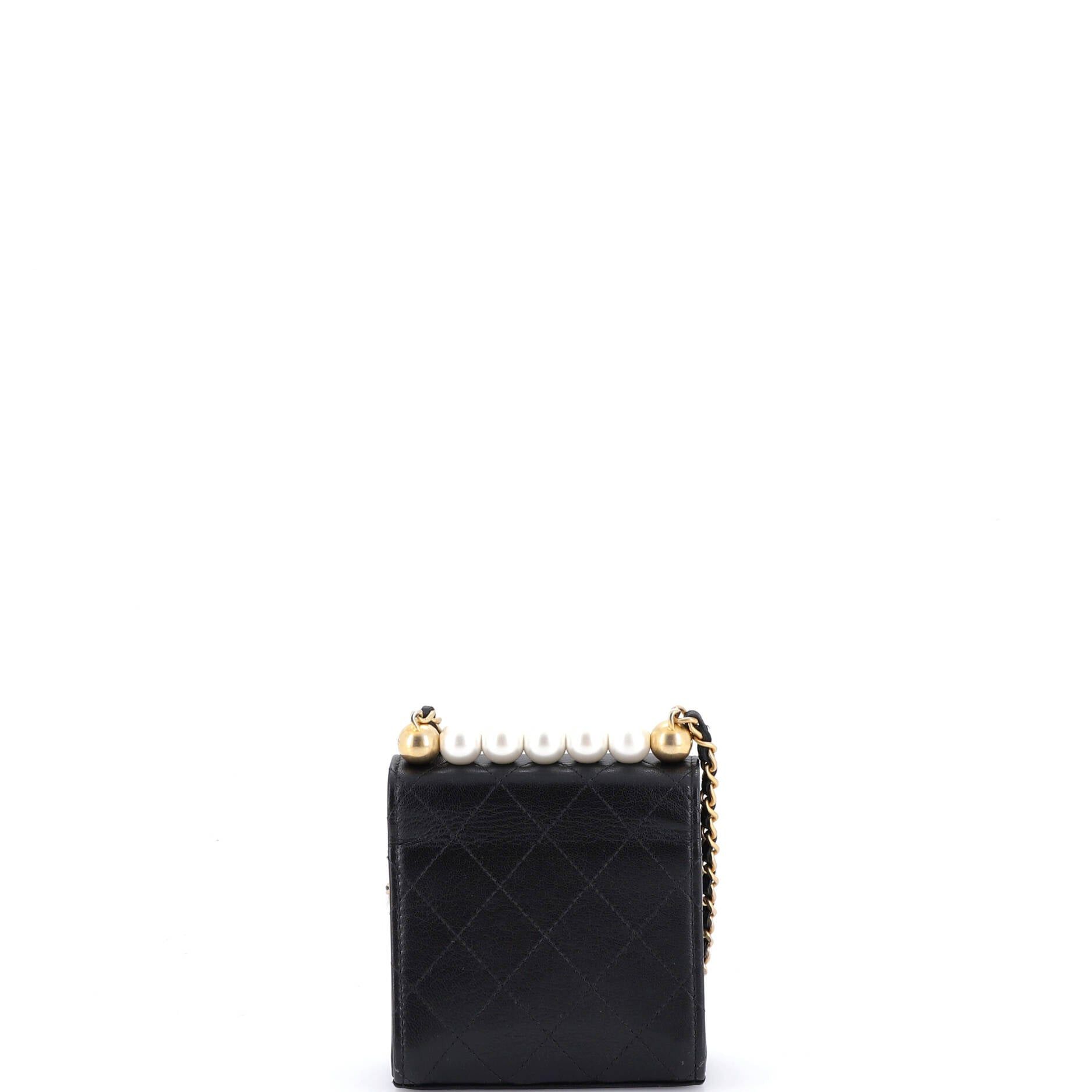 Chanel Chic Pearls Flap Clutch with Chain Size ONE SIZE - 3 Thumbnail