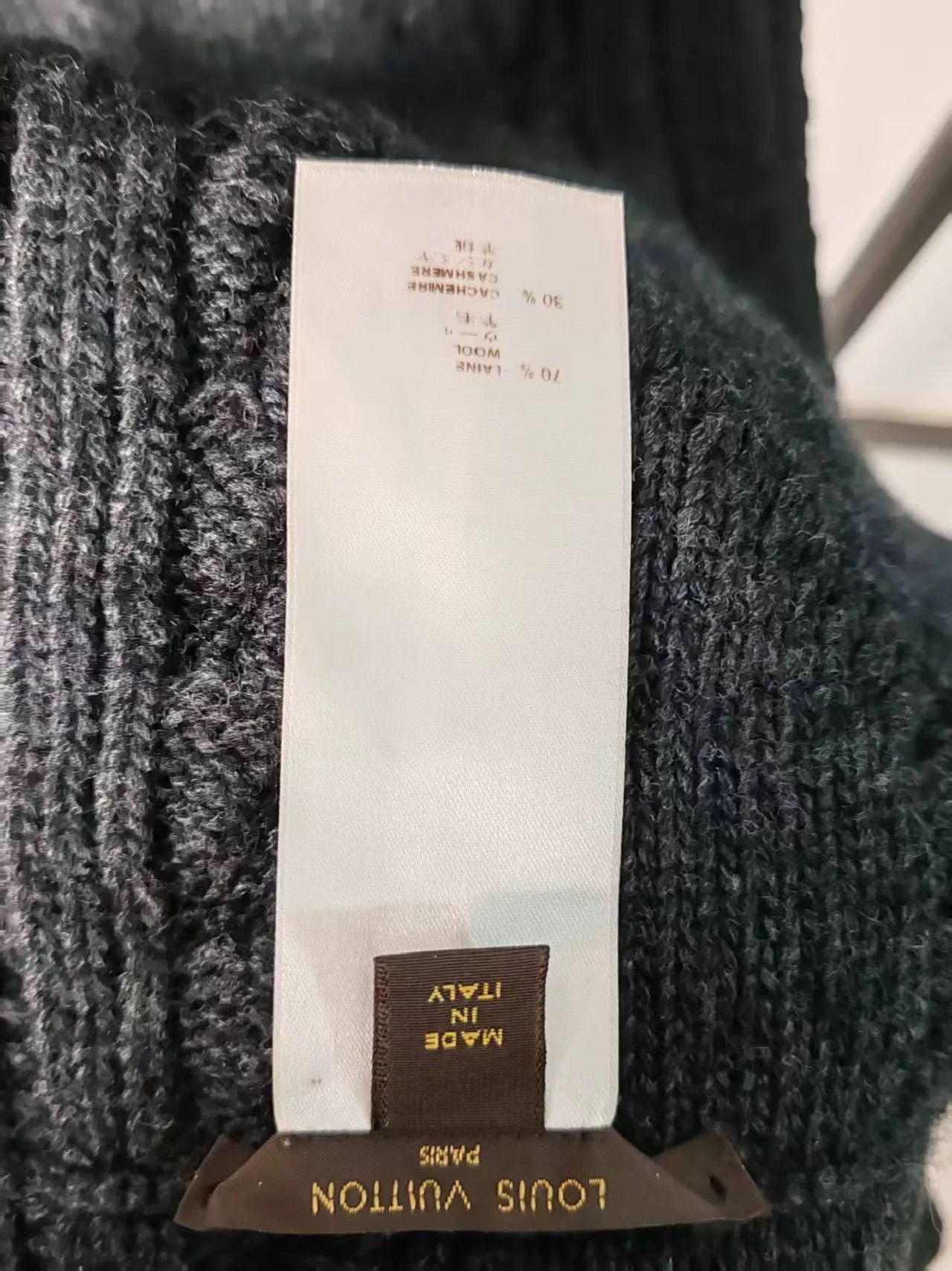 Louis Vuitton Authentic LV Wool Scarf in Black Size ONE SIZE - 3 Thumbnail