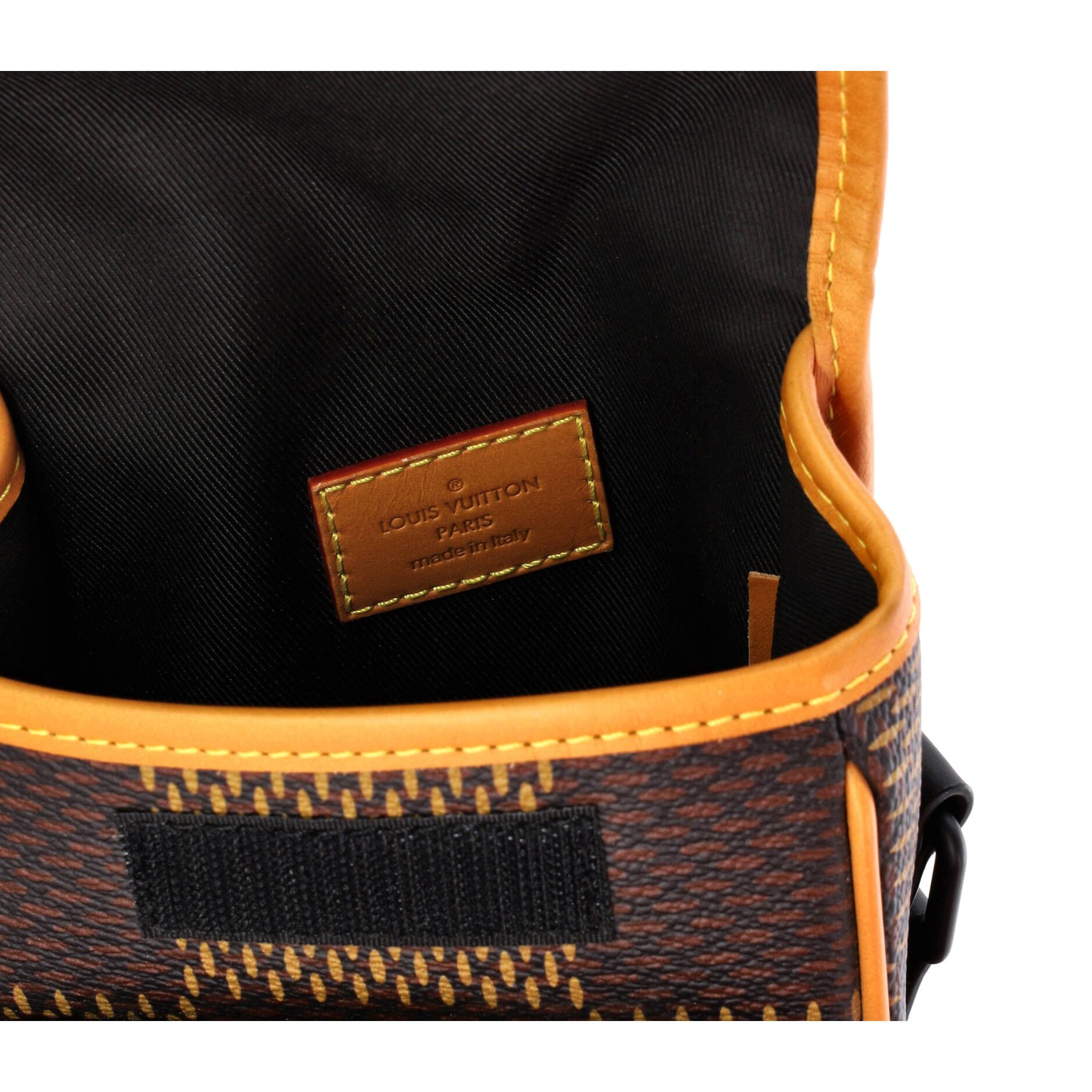 Louis Vuitton Nigo Amazone Messenger Bag Size ONE SIZE - 6 Thumbnail