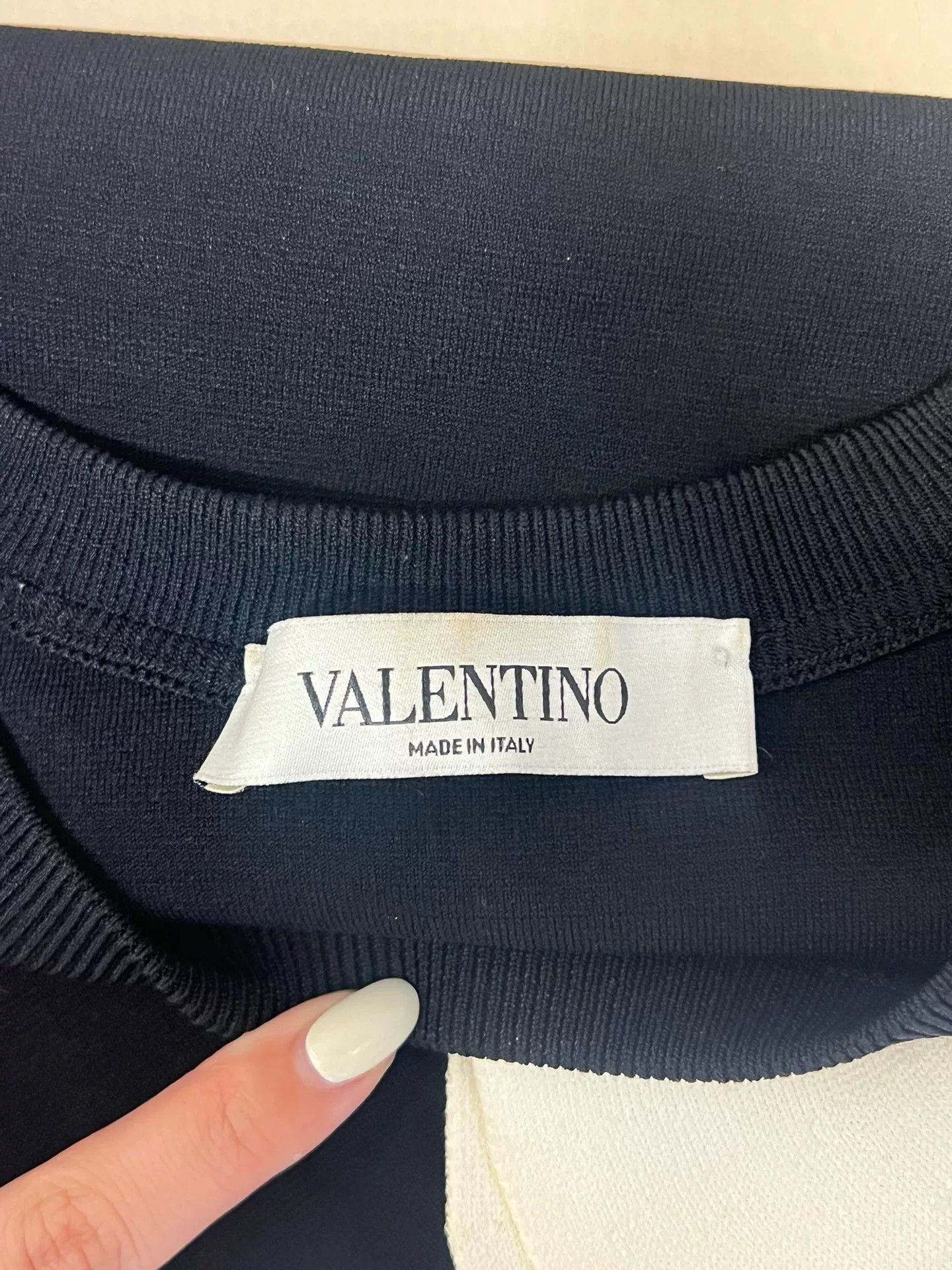 Valentino Valentino Fashionable Top with Unique Sleeves Size M / US 6-8 / IT 42-44 - 3 Thumbnail