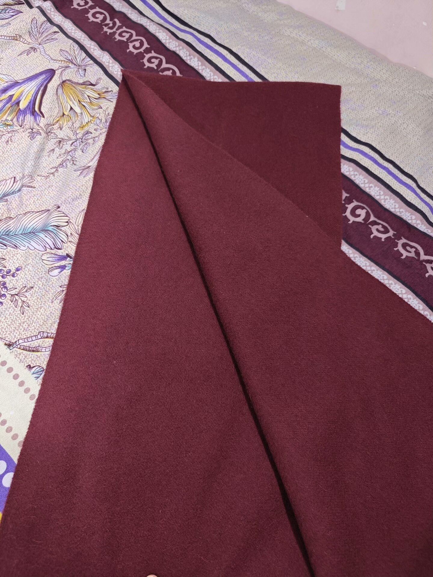 Japanese Brand Brian Weisz Cashmere Scarf in Burgundy Size ONE SIZE - 3 Thumbnail
