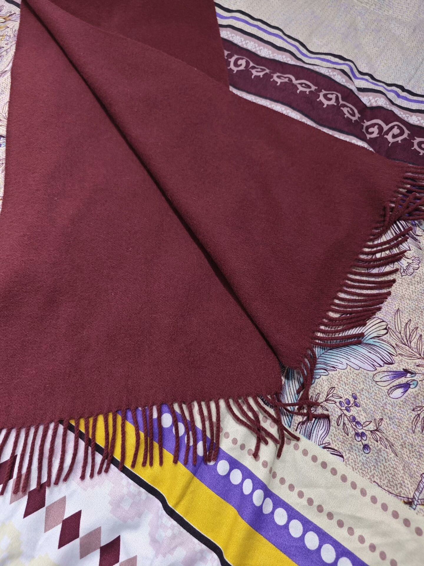 Japanese Brand Brian Weisz Cashmere Scarf in Burgundy Size ONE SIZE - 4 Thumbnail