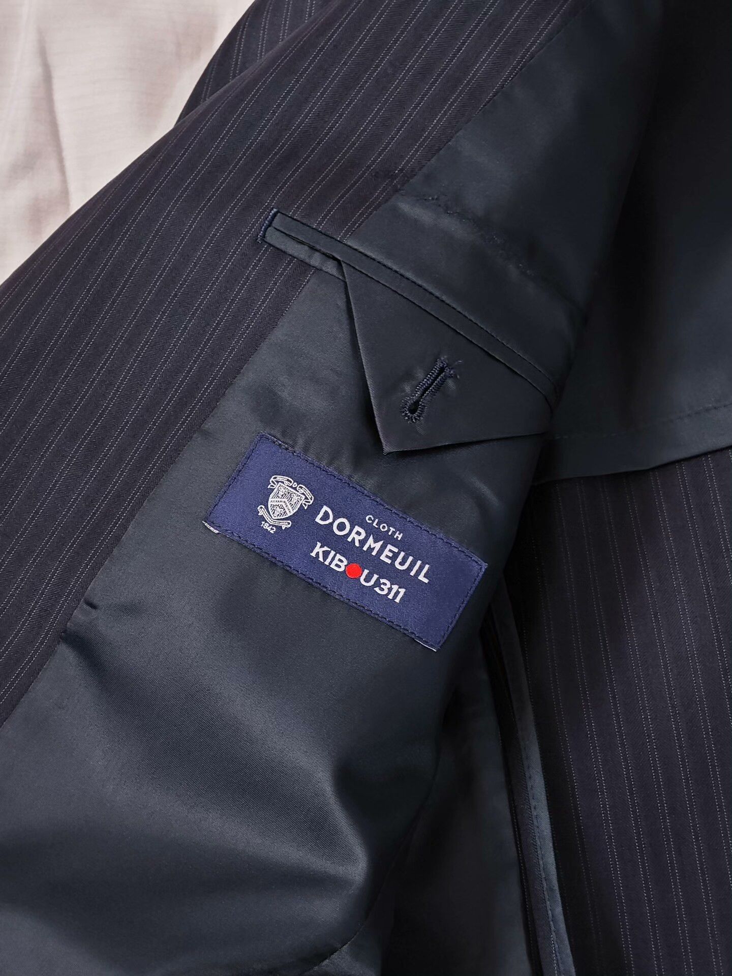 Japanese Brand Custom Wool Blend Dormeuil Suit Size US S / EU 44-46 / 1 - 7 Thumbnail