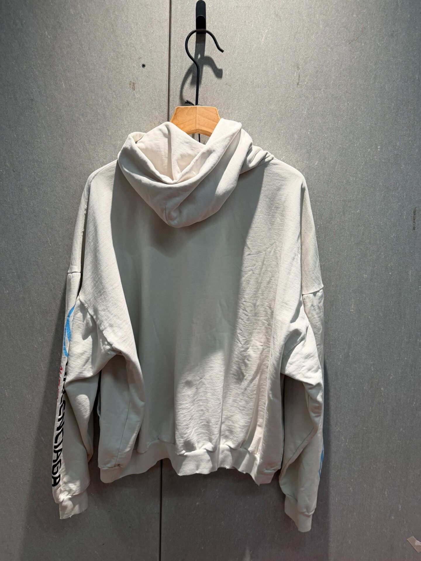 Balenciaga Balenciaga Surfer Cracked Hoodie Round Size US L / EU 52-54 / 3 - 5 Thumbnail