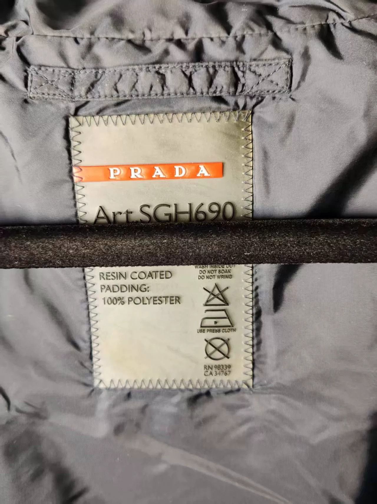 Prada Prada Nylon Jacket with Metal Triangle Logo Size US M / EU 48-50 / 2 - 3 Thumbnail