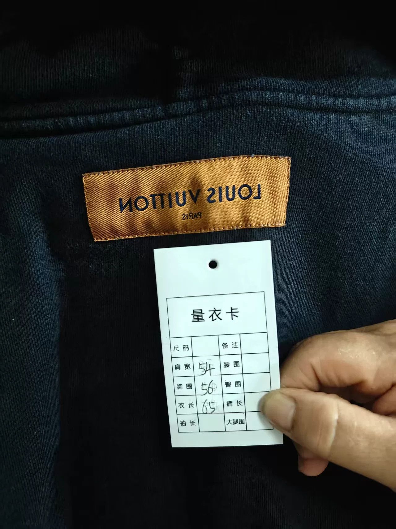 LVXWA Authentic LV New Sweatshirt for Sale Size US M / EU 48-50 / 2 - 5 Thumbnail