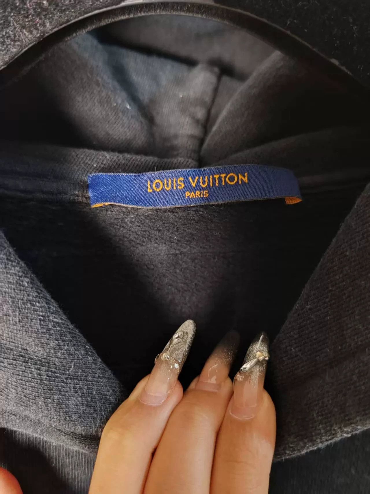 LVXWA Authentic LV New Sweatshirt for Sale Size US M / EU 48-50 / 2 - 3 Thumbnail