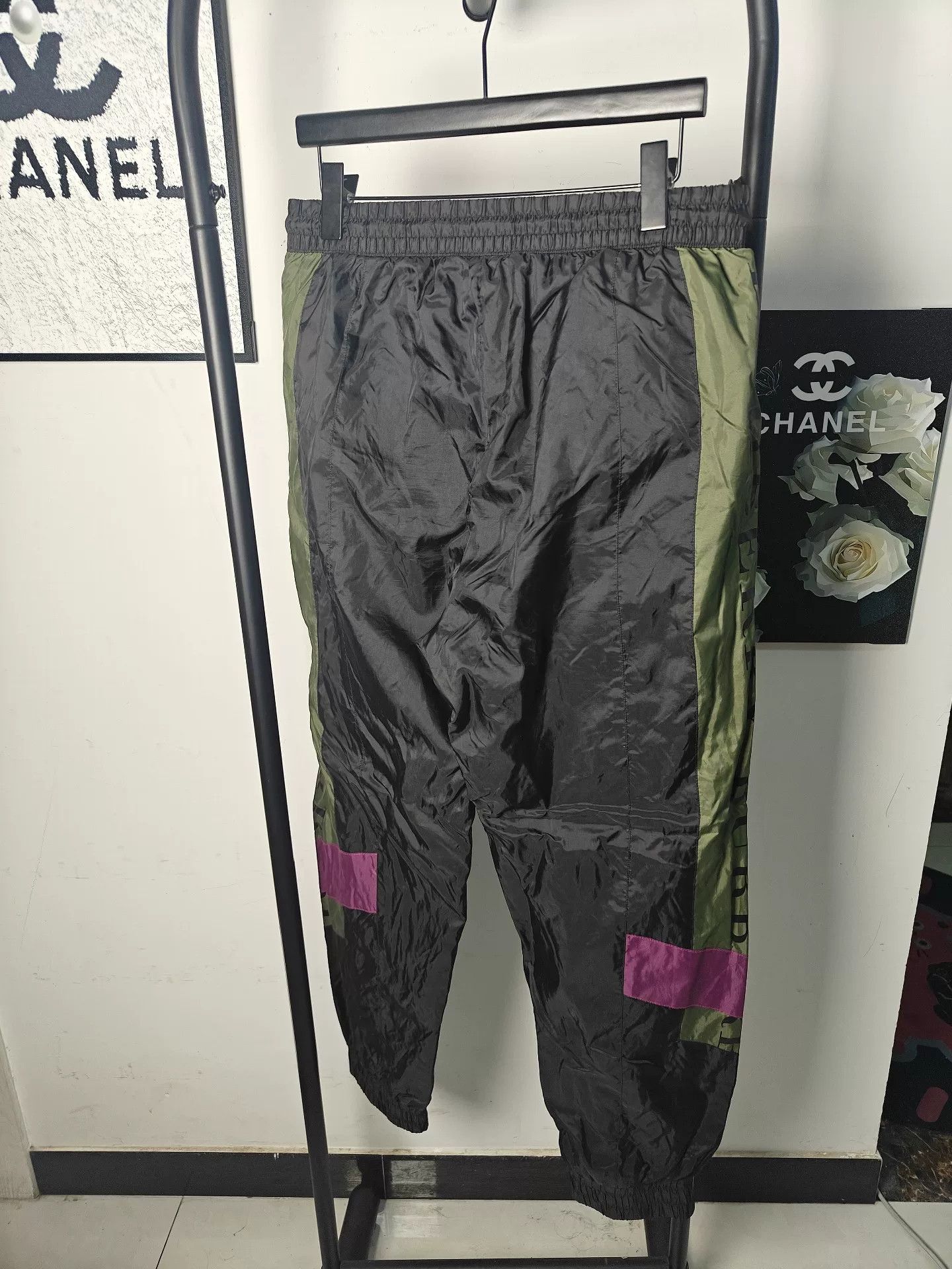 Burberry Burberry Nylon Pants in Excellent Condition Size US 32 / EU 48 - 2 Thumbnail