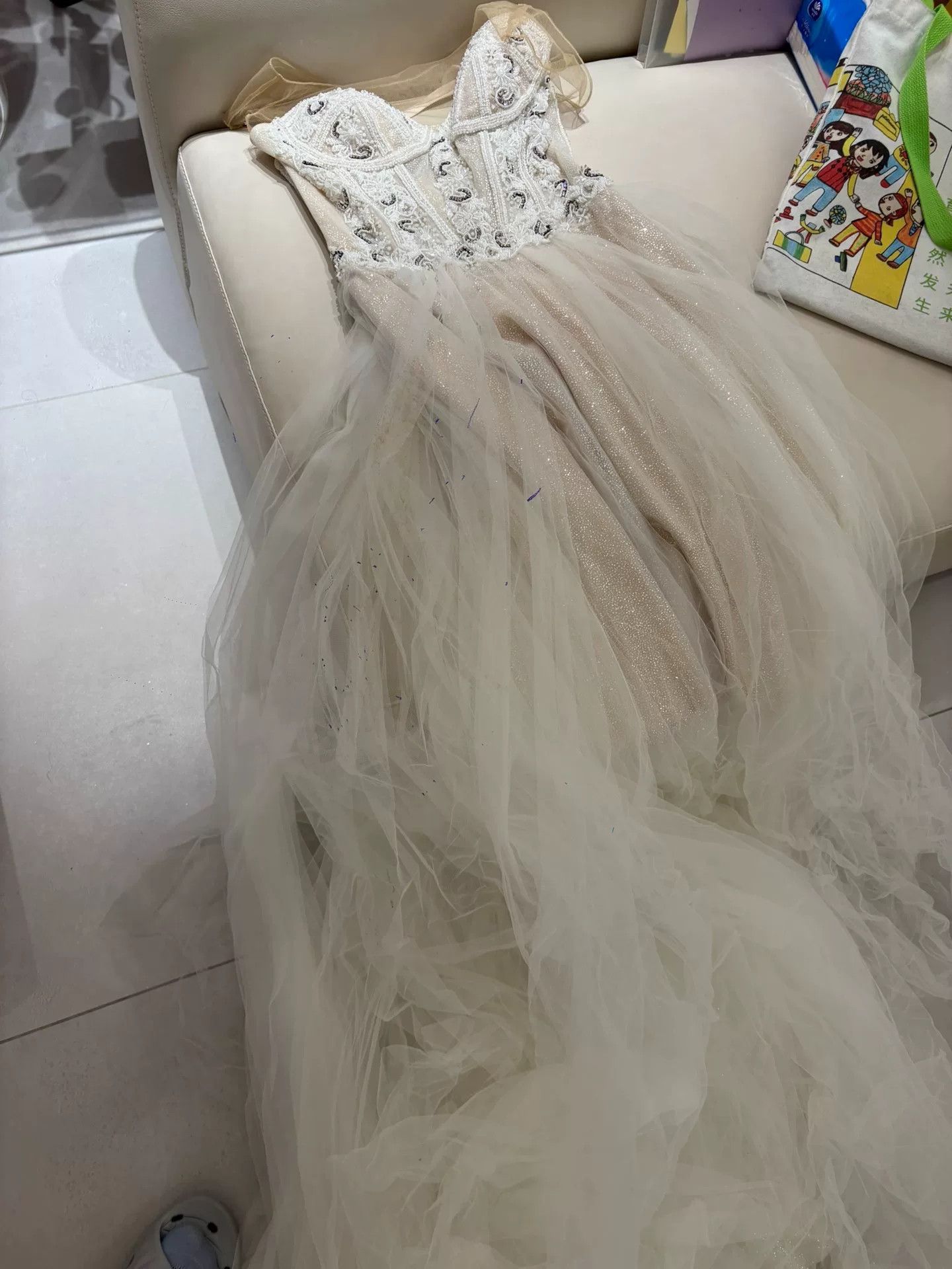 Japanese Brand Elegant Wedding Dress with Tulle Skirt Size M / US 6-8 / IT 42-44 - 2 Thumbnail