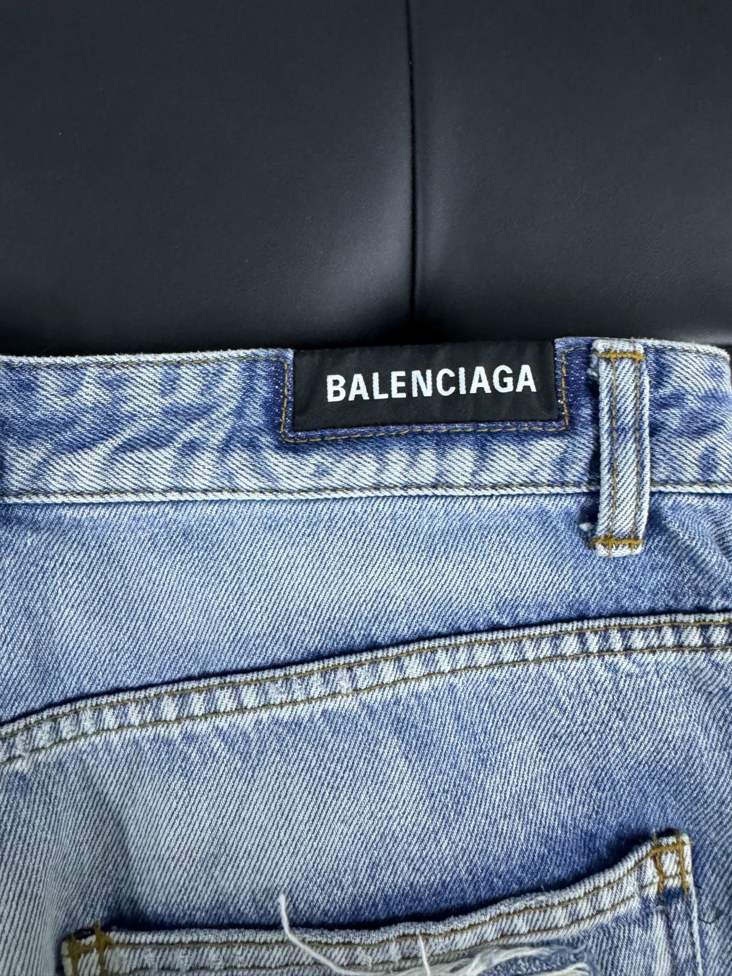 Balenciaga Balenciaga Distressed Denim Jeans Size 30 Size US 30 / EU 46 - 4 Thumbnail