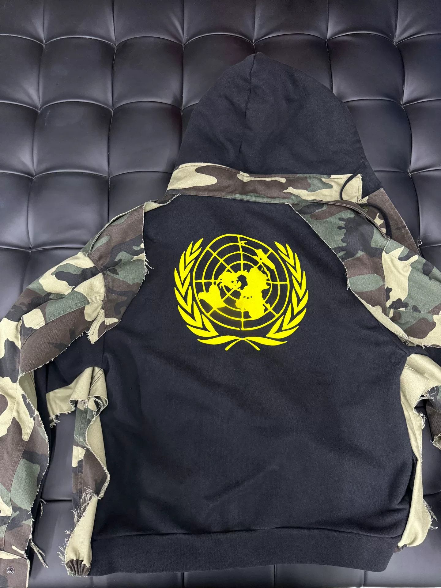 Vetements Vetements Camouflage Hoodie Jacket for Men Size US M / EU 48-50 / 2 - 2 Thumbnail