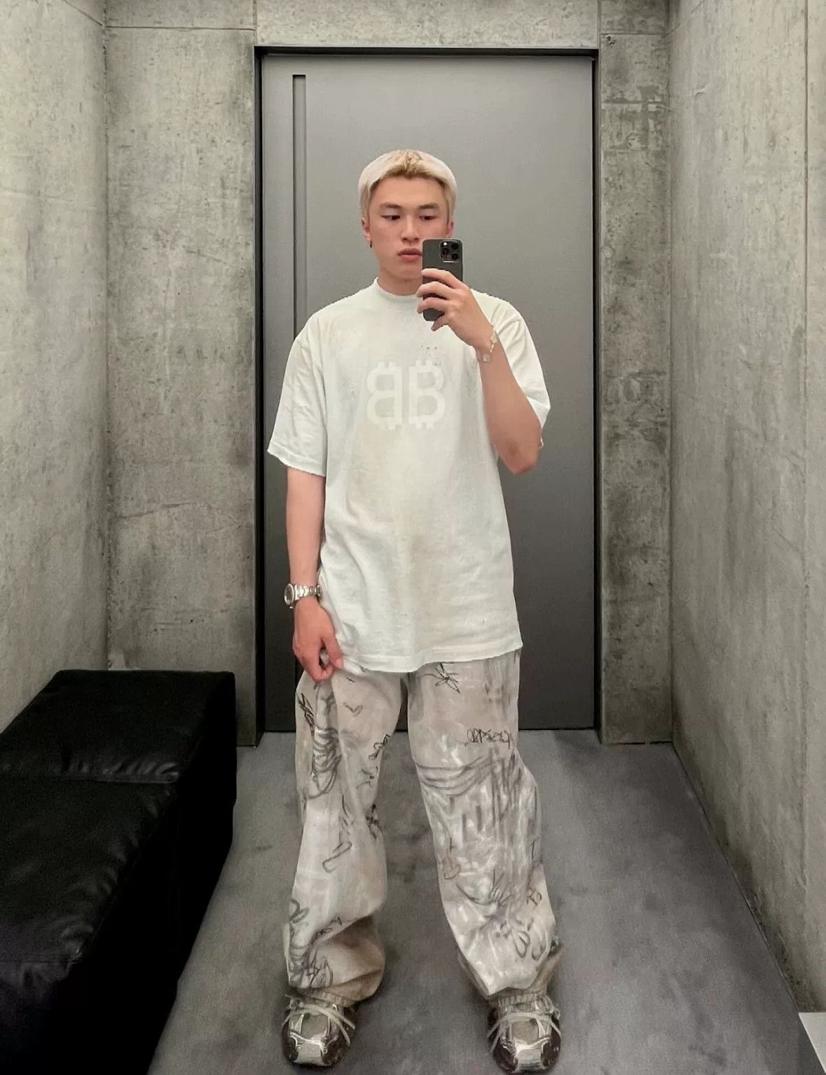 Balenciaga Balenciaga White Graffiti Denim Pants Size US 26 / EU 42 - 5 Thumbnail