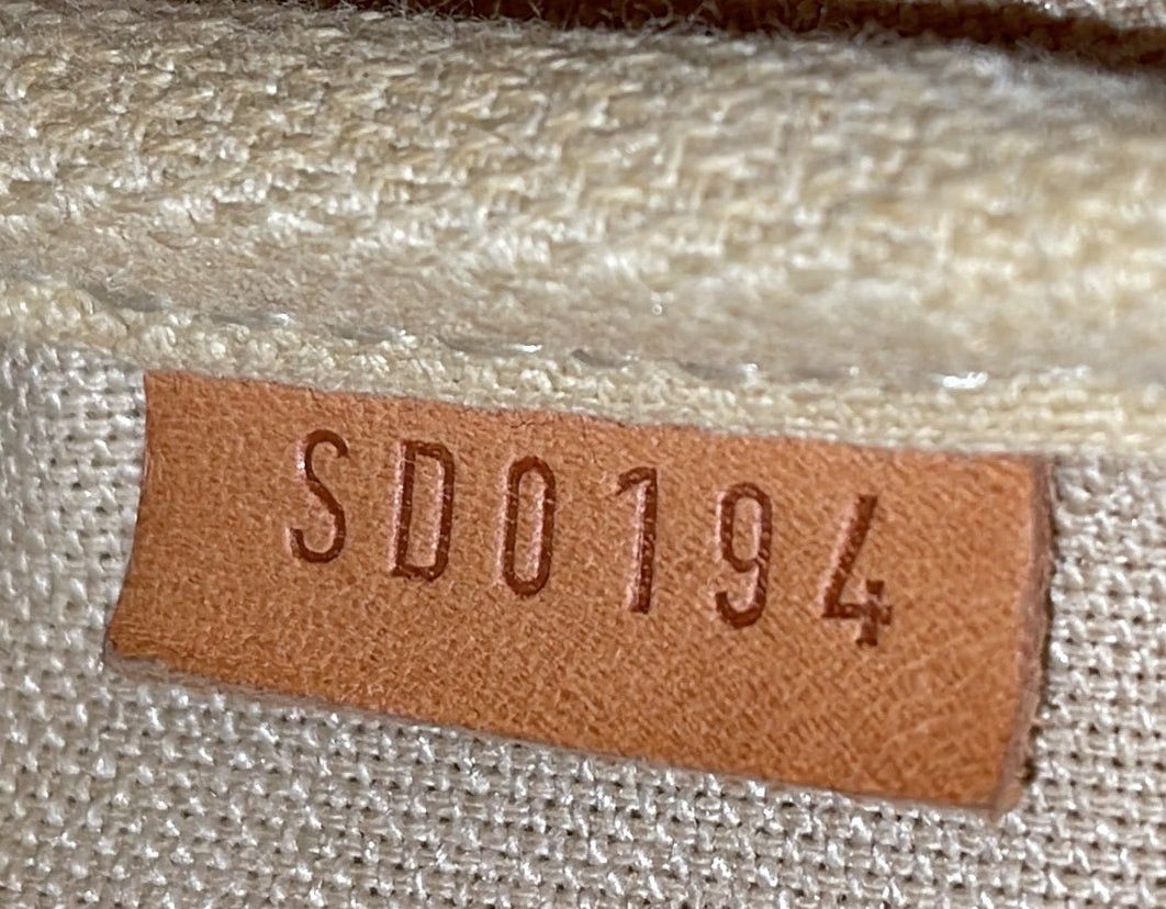 Louis Vuitton Favorite Handbag Size ONE SIZE - 8 Thumbnail
