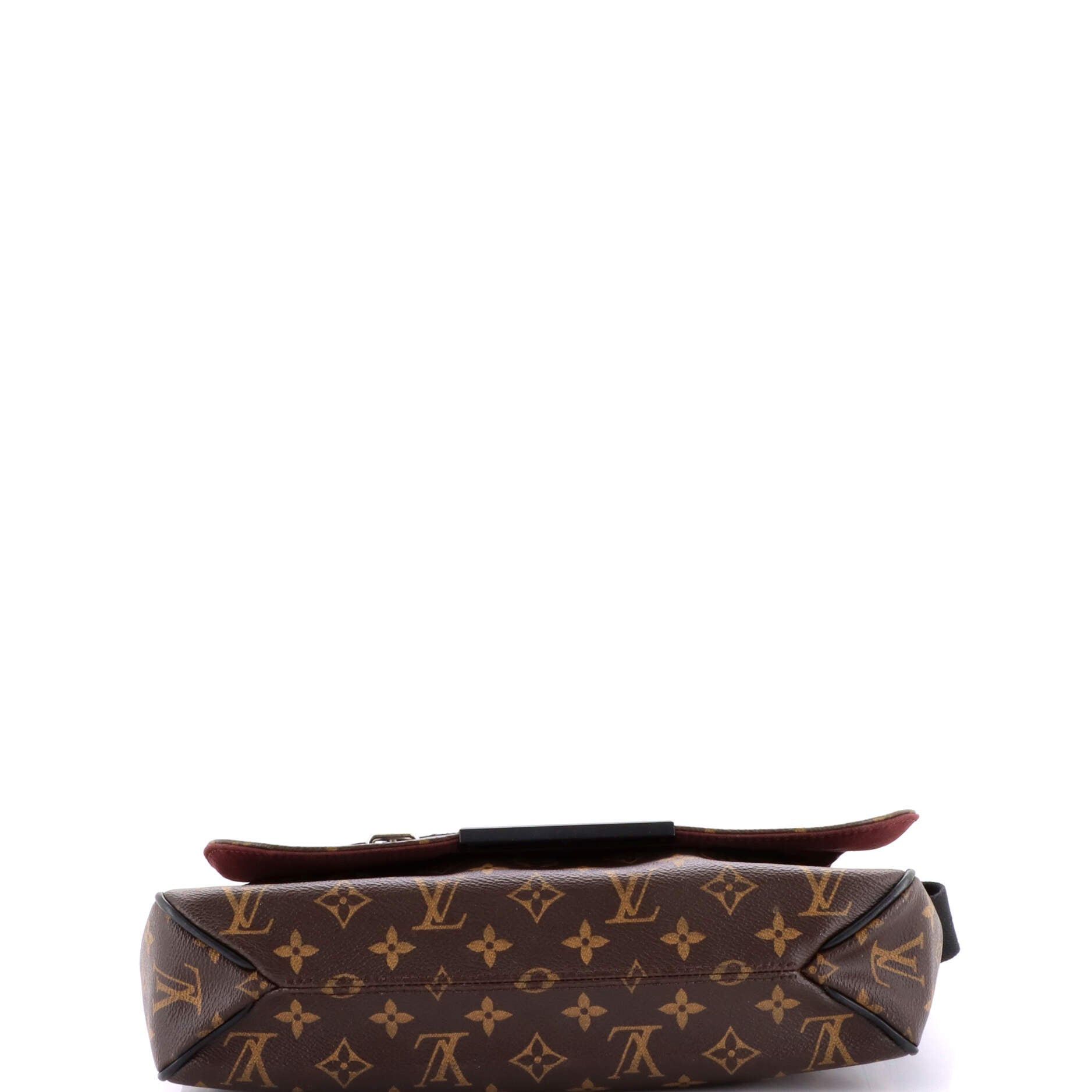 Louis Vuitton District Messenger Bag Size ONE SIZE - 4 Thumbnail